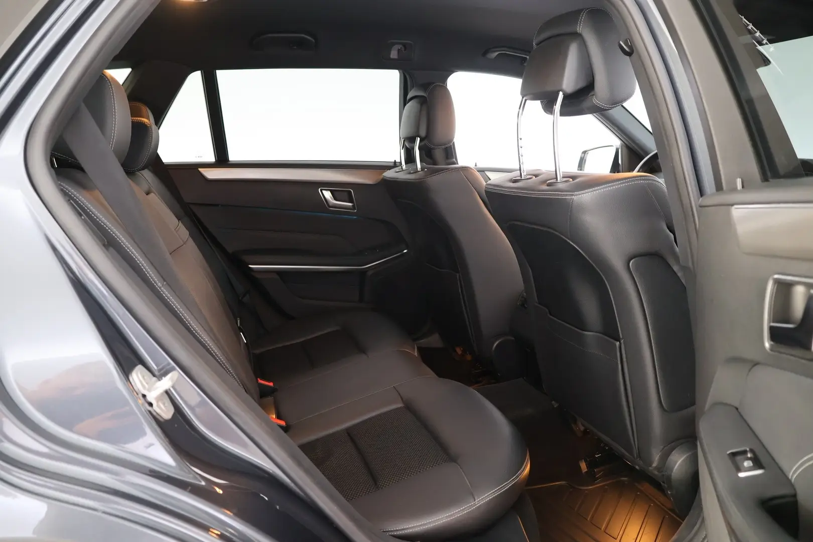 Car Image - 3b4tIwlkBwQRDHNE2WWawf