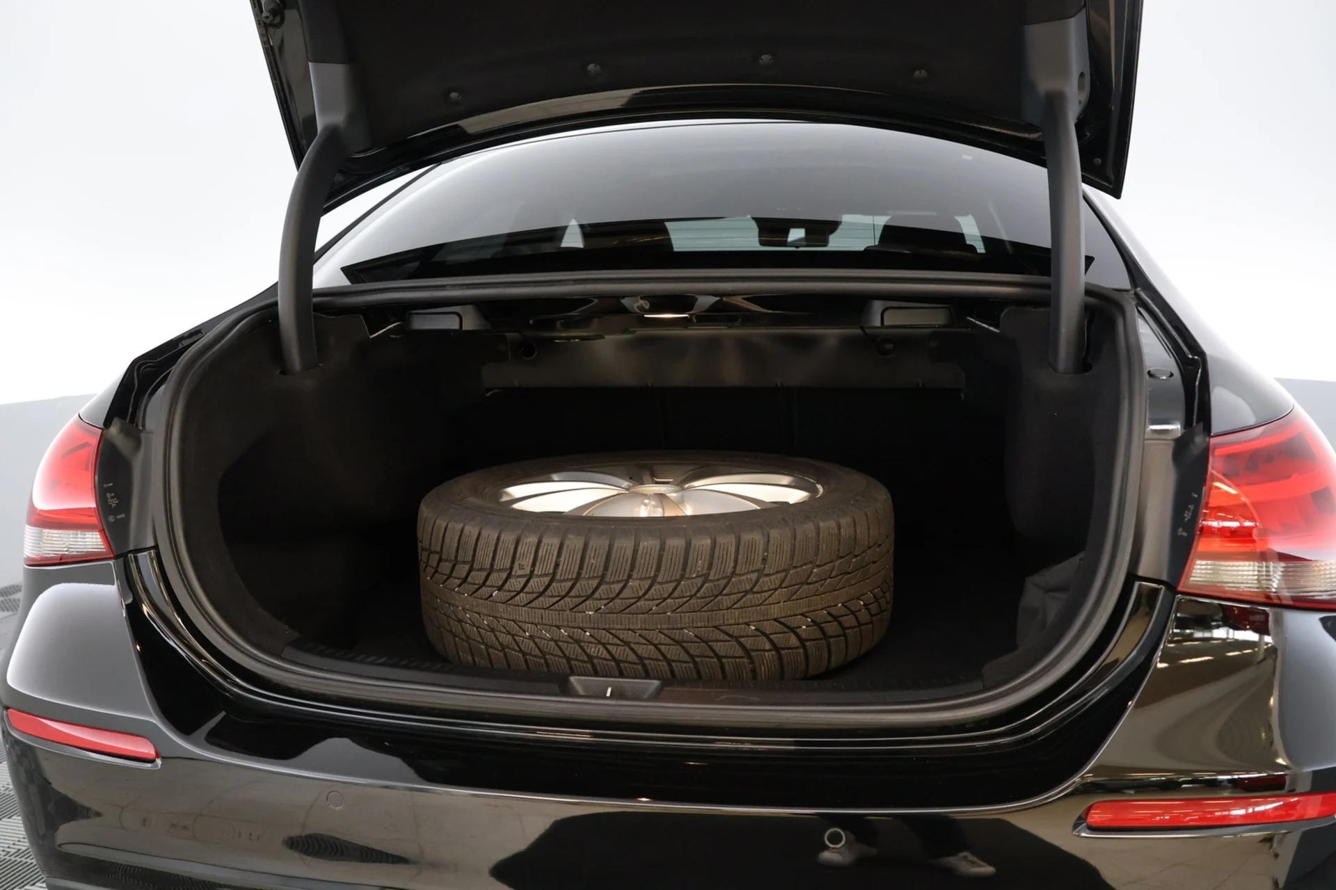 Car Image - 1w75uiO0h6Shs0hRyfbB4A