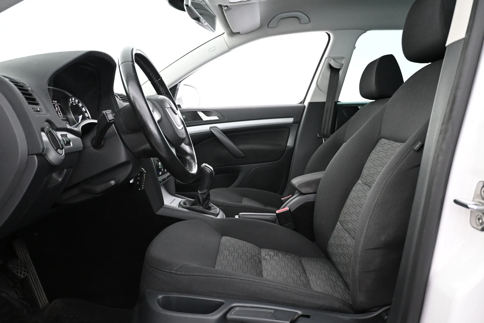 Car Image - CTTs2JGezLxxPtnI5HrjH