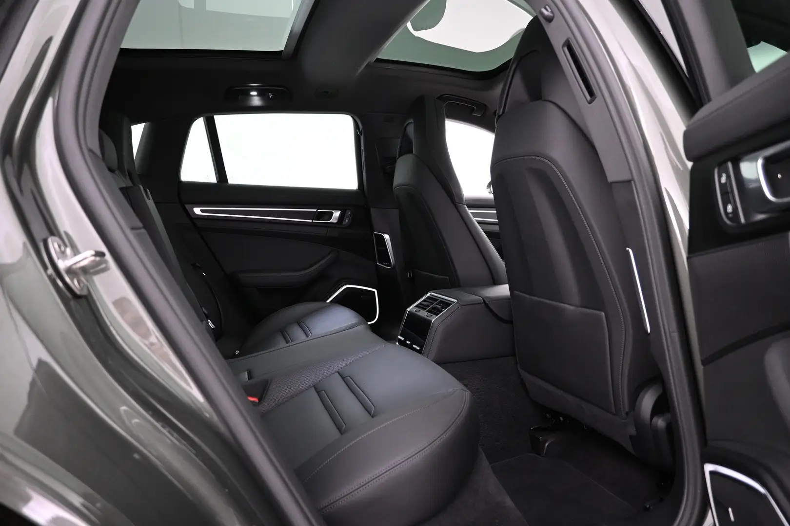 Car Image - 6tqKy0S5IRDZYECjJr0mW9