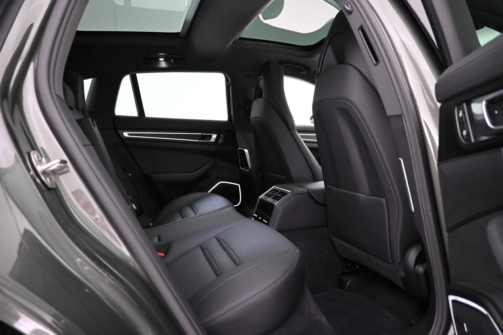 Car Image - 6tqKy0S5IRDZYECjJr0mW9