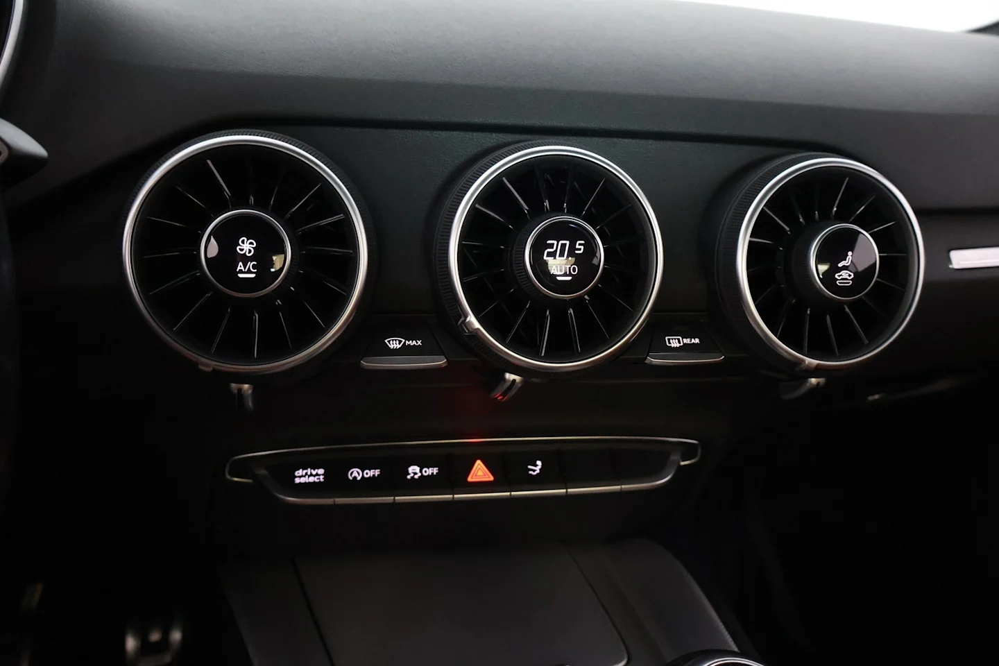 Car Image - 1jj5ft1JZMi6ZrBJvNFYRz