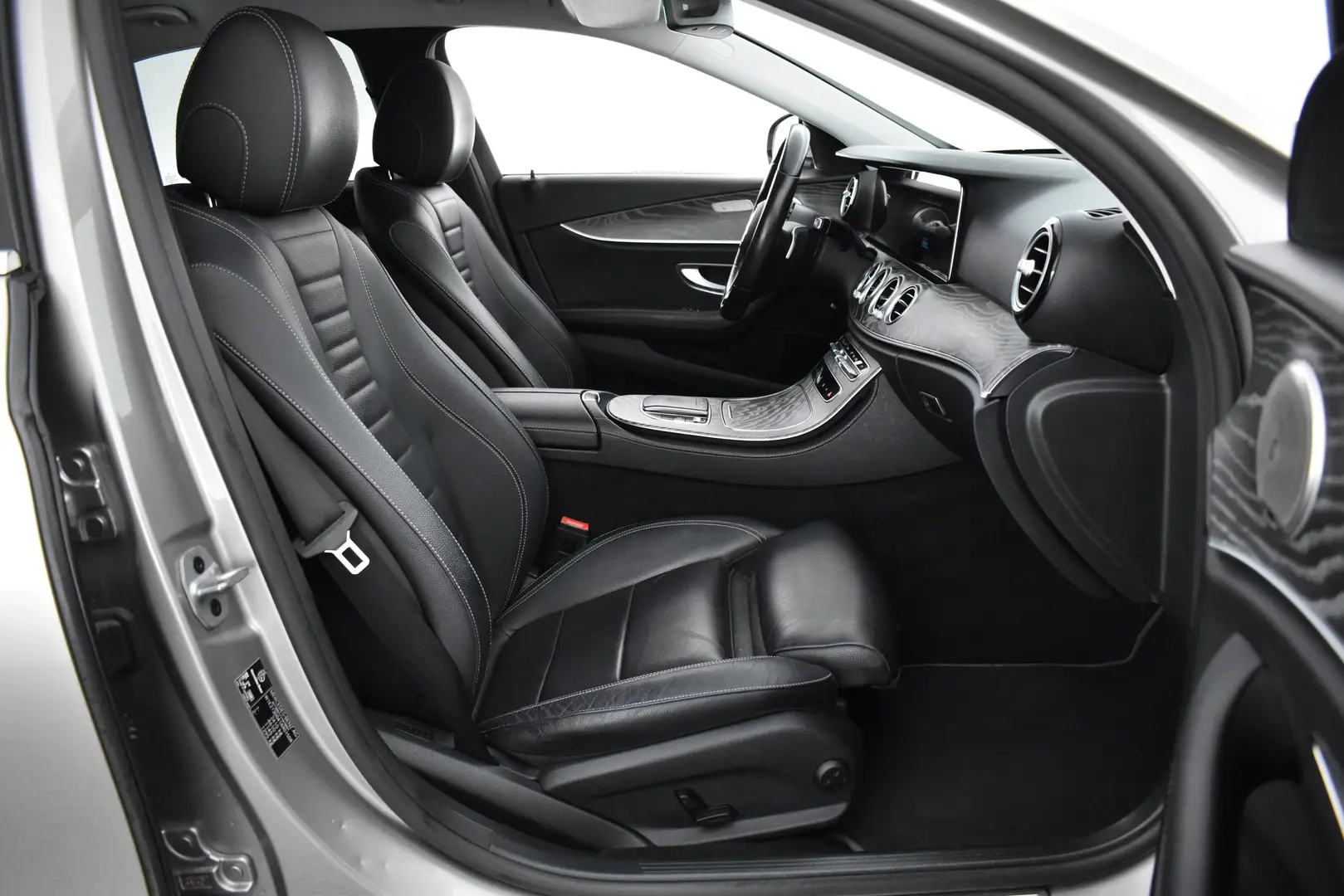Car Image - 4Js7lJSzzBsaKTU2nyR0o5