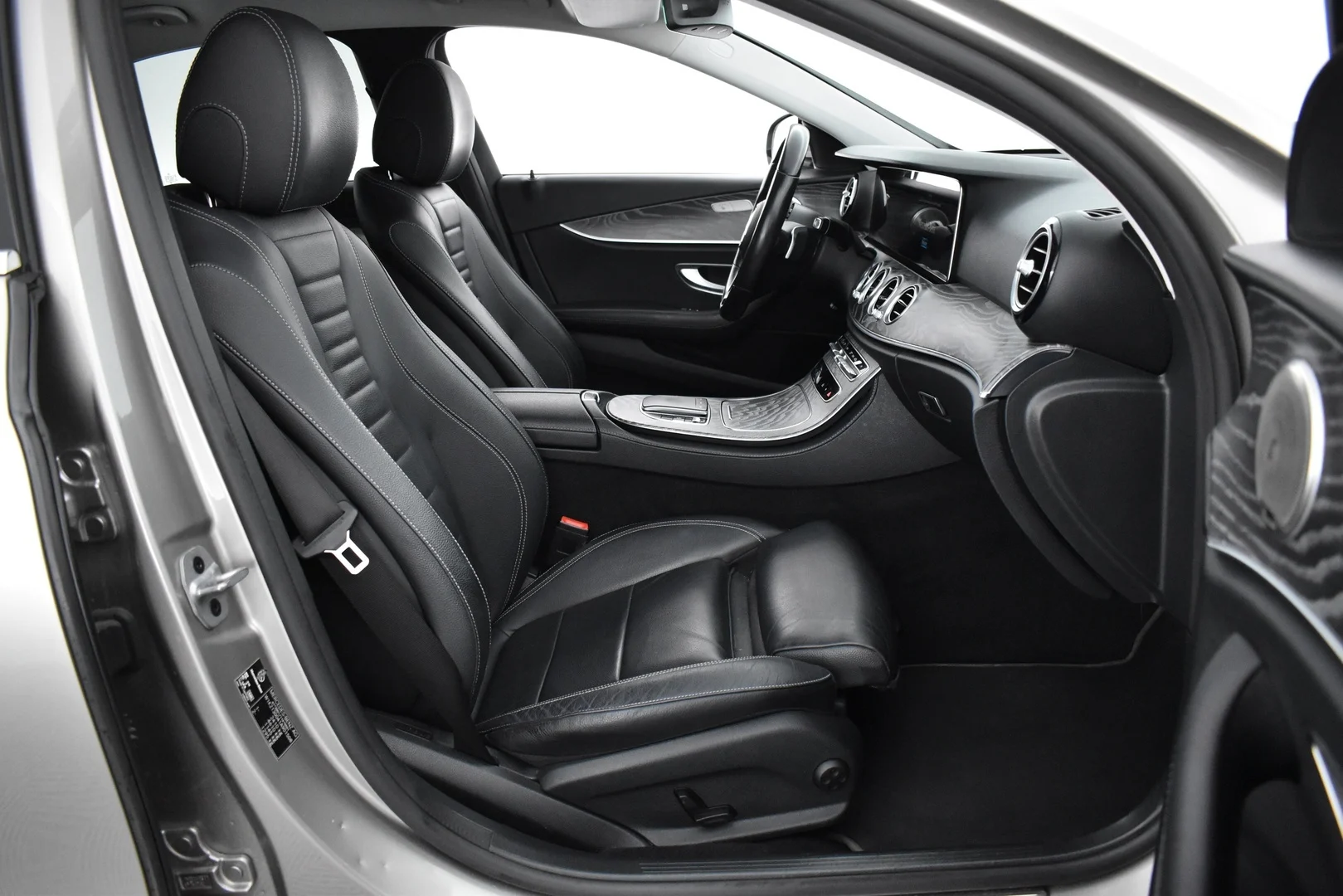 Car Image - 4Js7lJSzzBsaKTU2nyR0o5