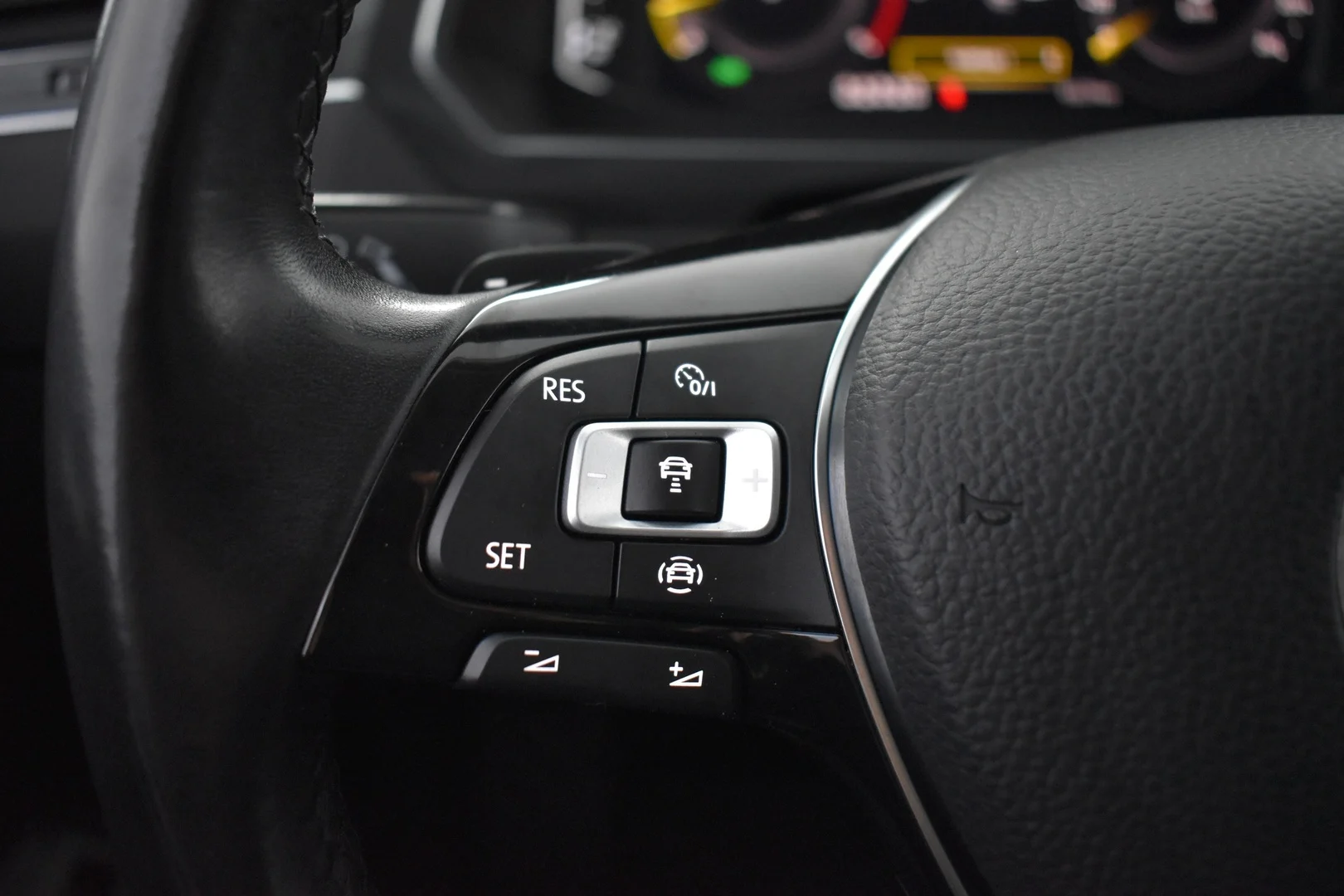 Car Image - 3jR8K6SW5rgGjlHZPwtBFL