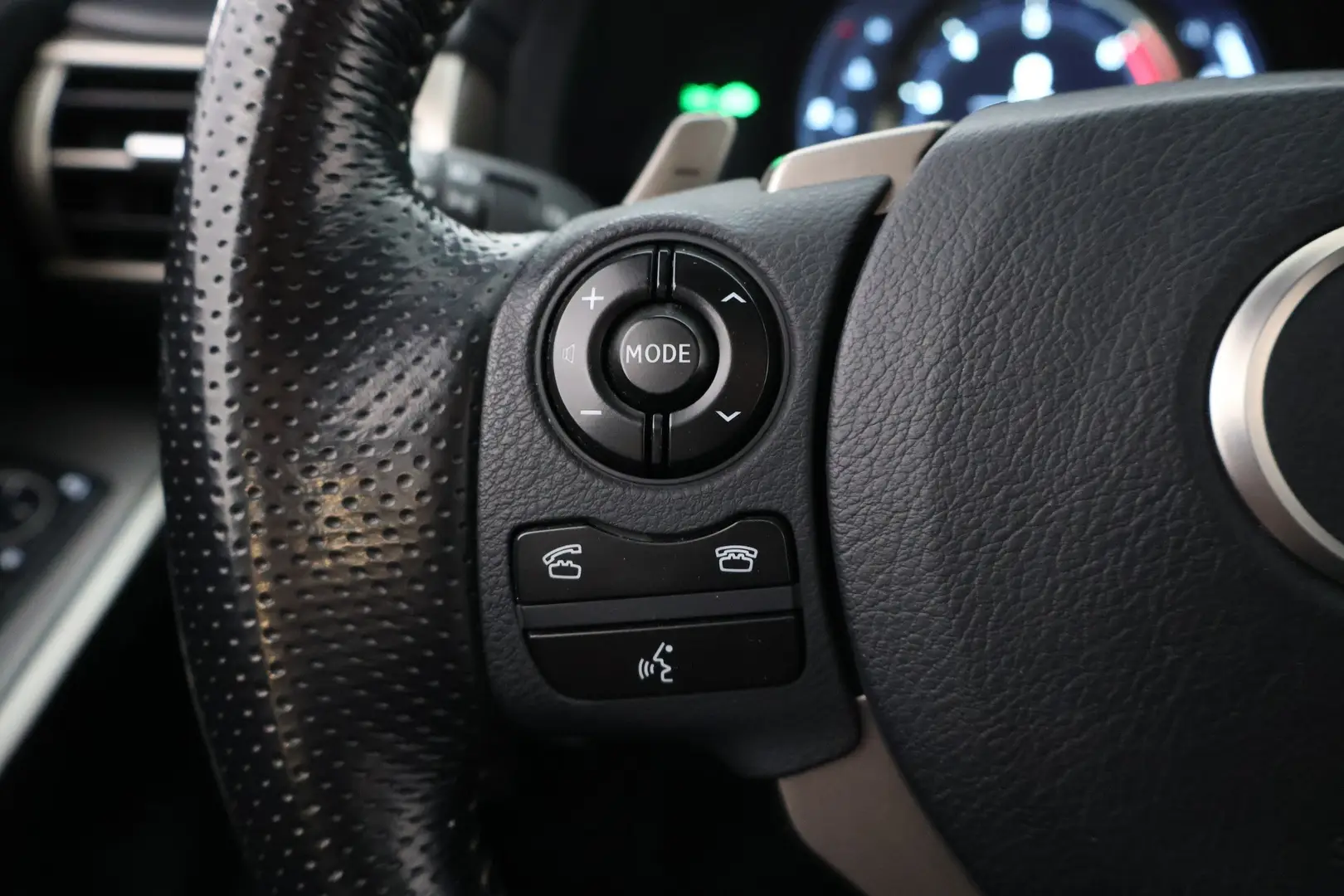 Car Image - 1tWFJBQLcwavwKB5Wk27Em