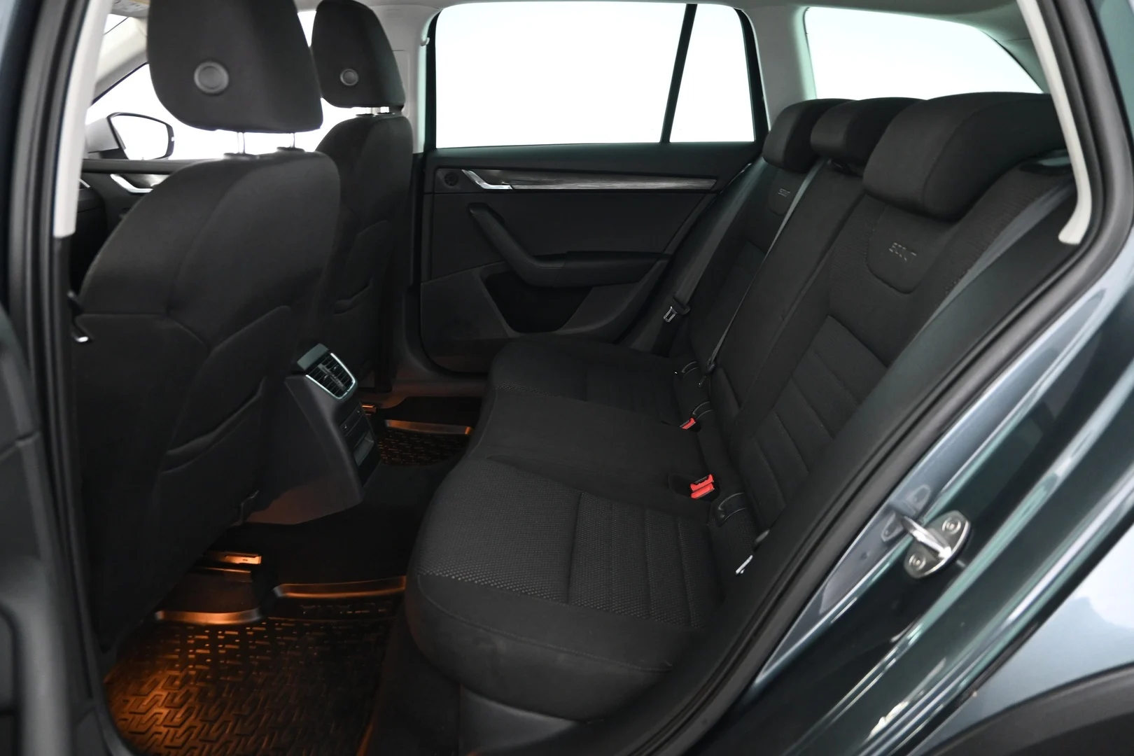 Car Image - 2ENxO85pcpdVr3J3Xudyyy