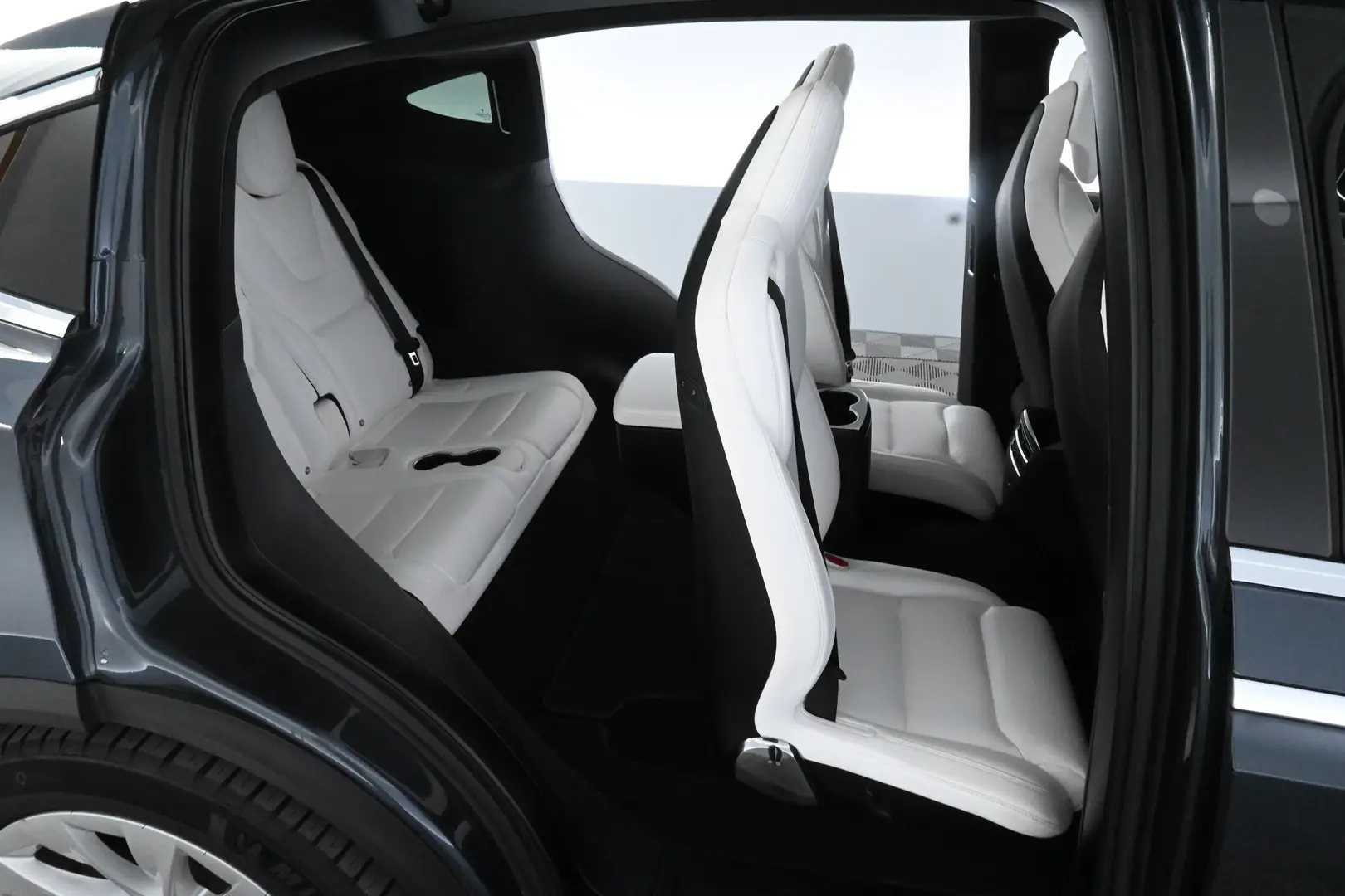 Car Image - 3x3D9vGbX5HxsffwqSjKk1