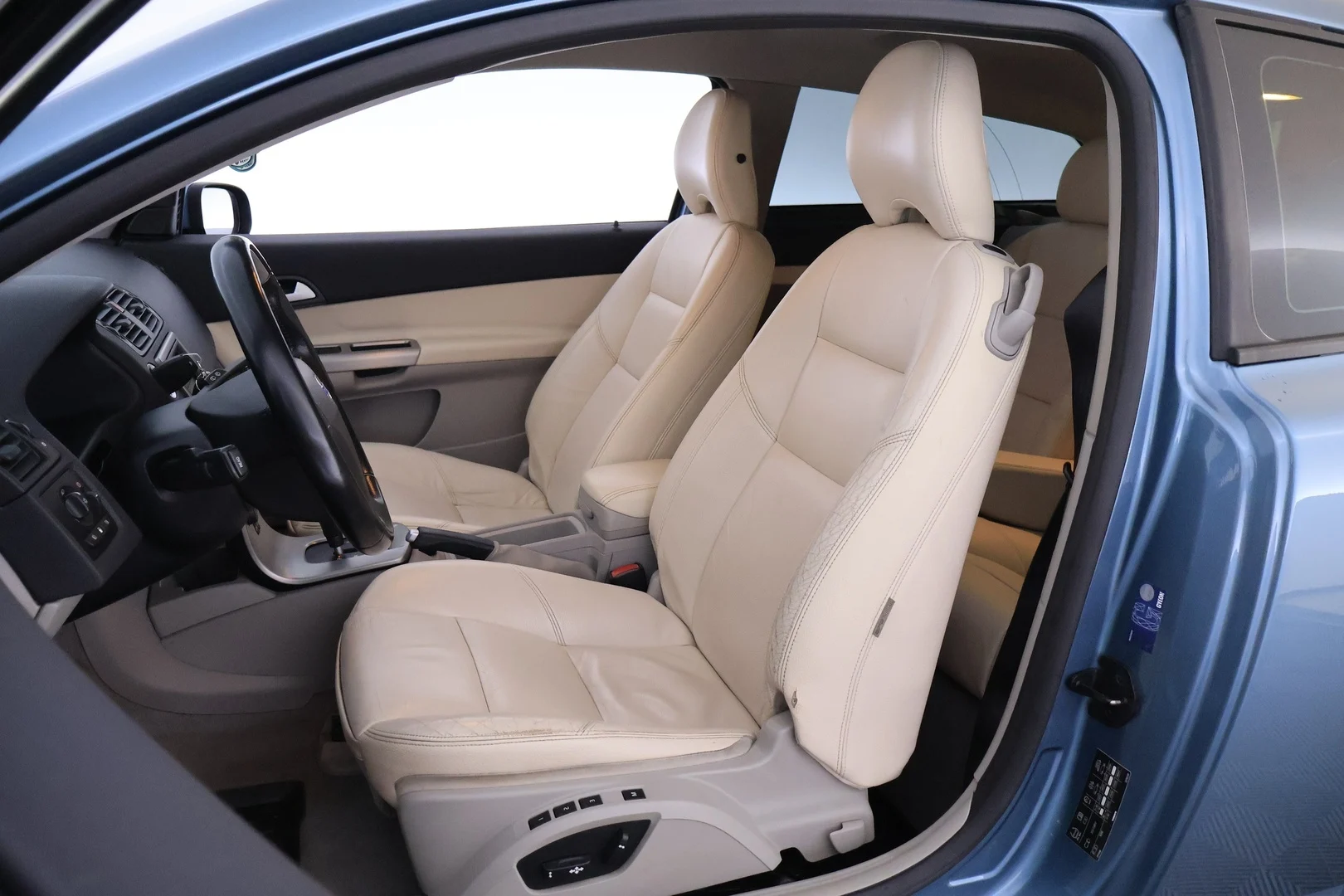 Car Image - UaGEhQ3uaM0jTbRhk9njT