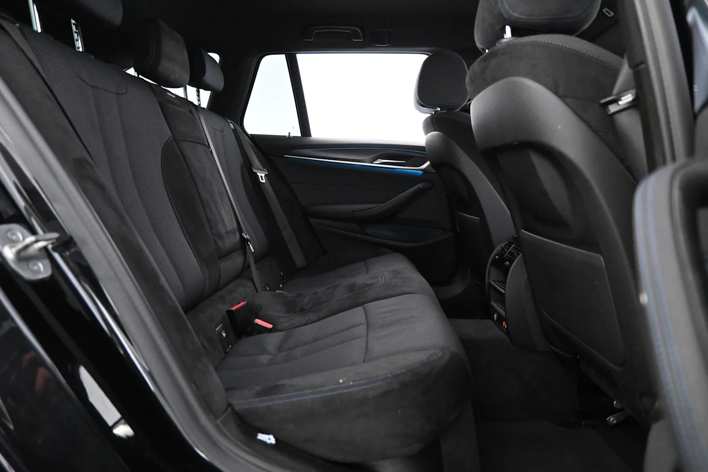 Car Image - 2o1gCc1g2a1InX1EMw4ngK