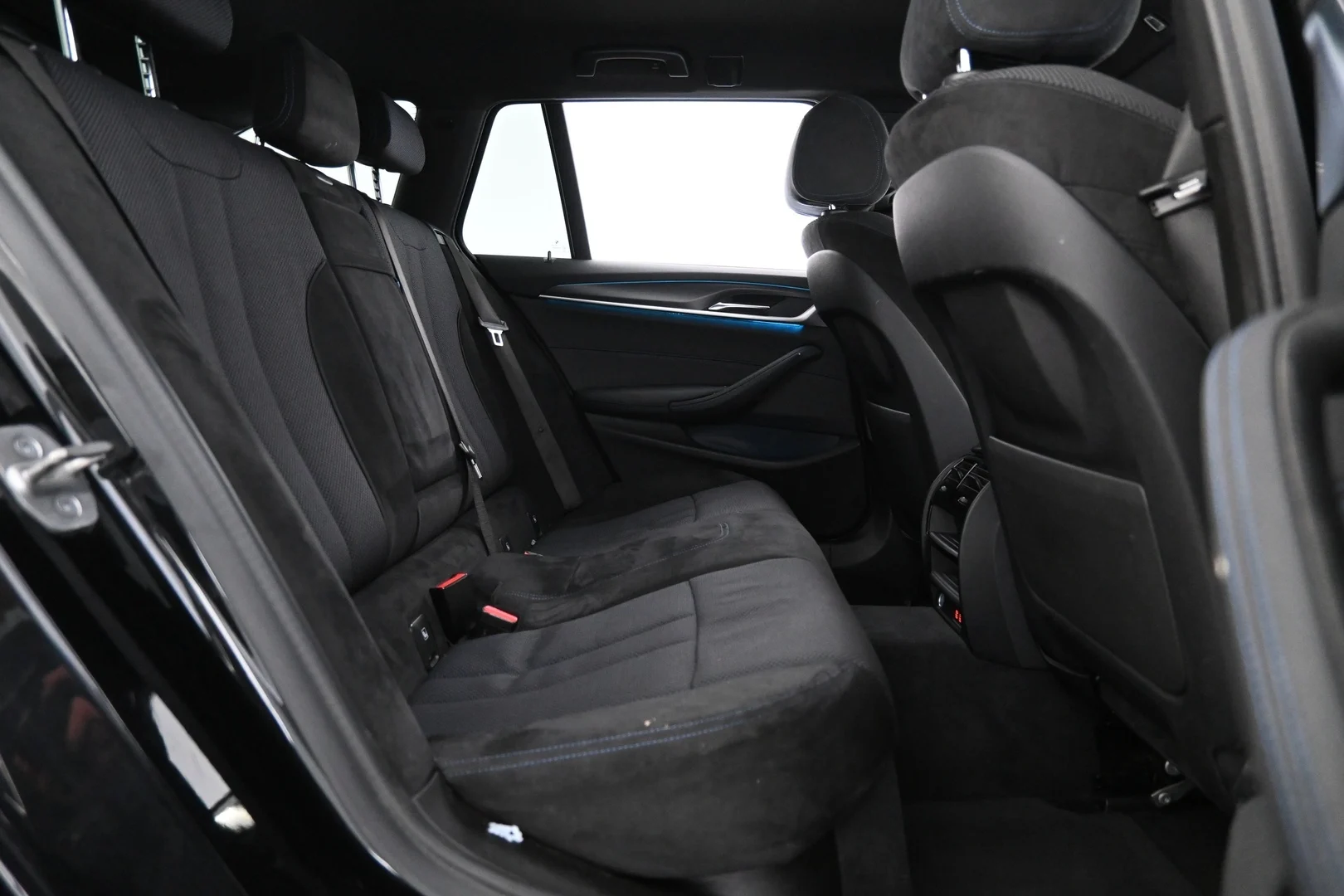 Car Image - 2o1gCc1g2a1InX1EMw4ngK