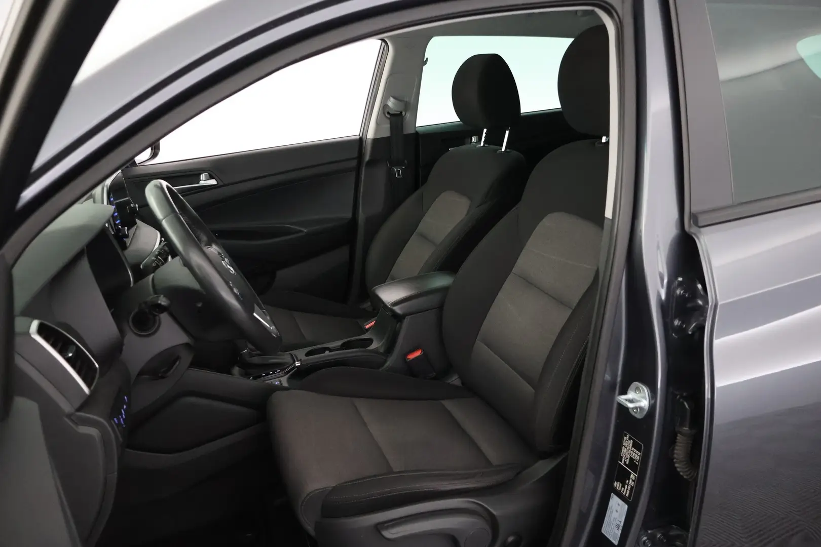 Car Image - 29GO2N8MvIuZF0oOmpuyQy