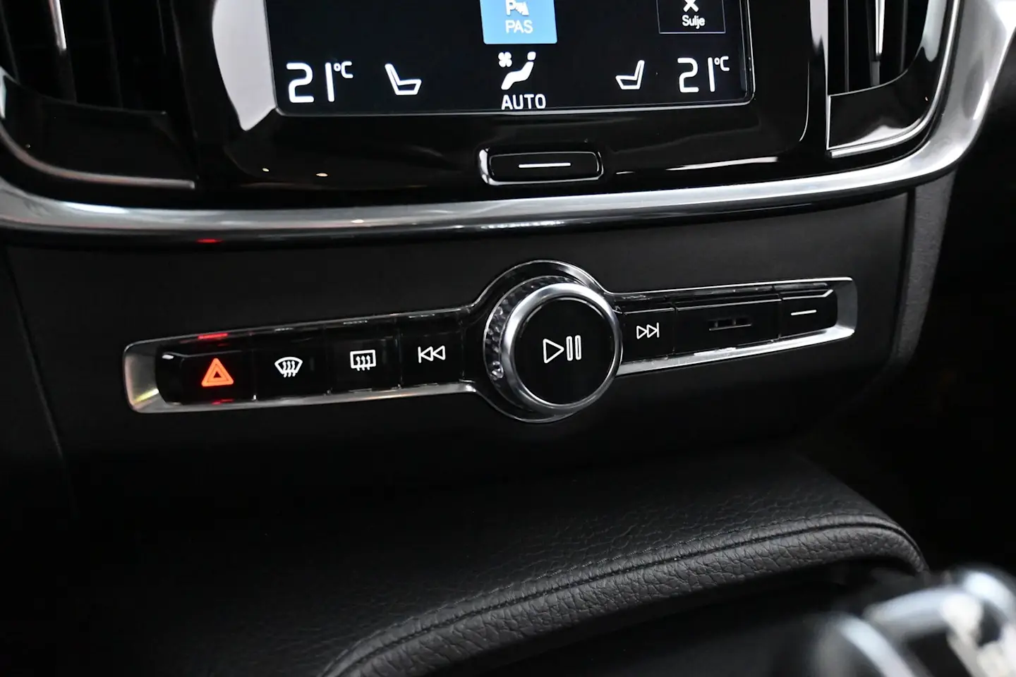 Car Image - XA5lzimtBwIVHtWOGxpCo