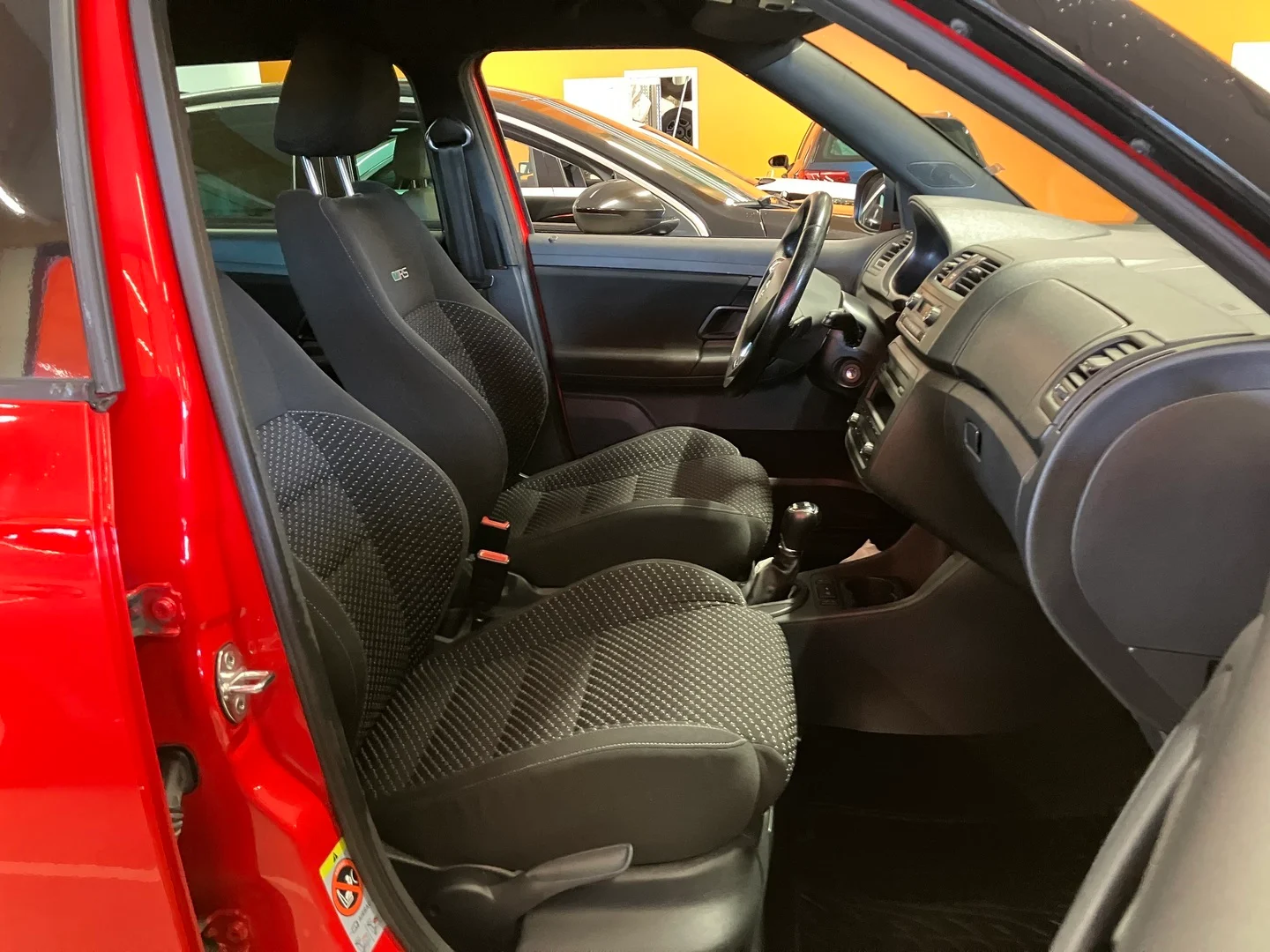 Car Image - 2oneYdaxzRE82z4yujwDCB