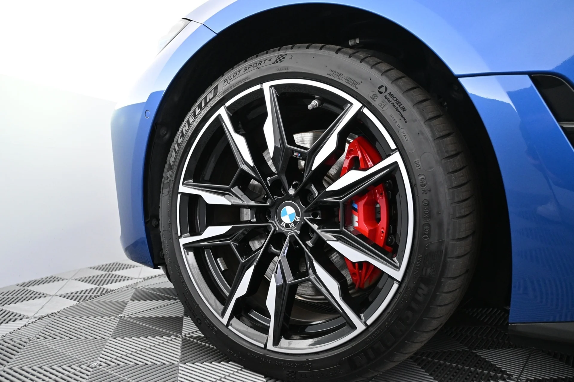 Car Image - 2JBZvxN92y9Liv4MJbcXZE