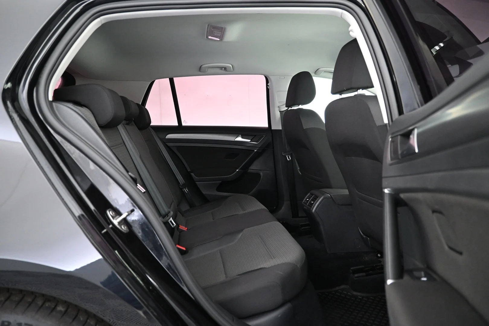 Car Image - 19L3njxh2OVumimz4gFpLx
