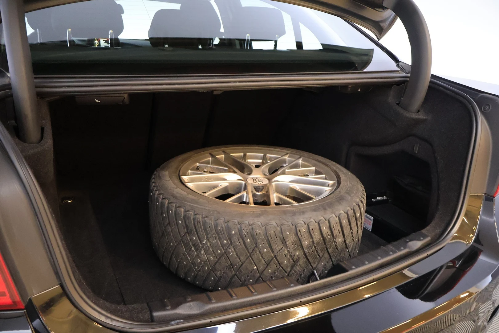 Car Image - 1WgR3psaTJGDMxXJaMqDlf