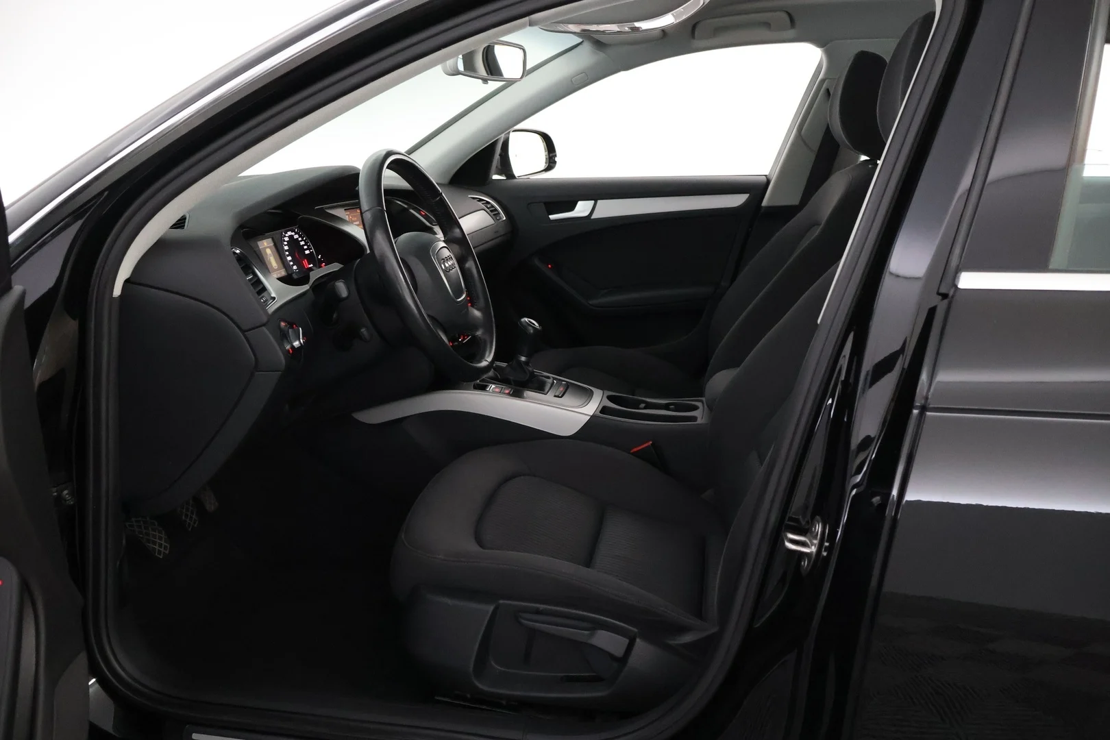Car Image - 4yAWOpwfoABxyKTb2D34XU