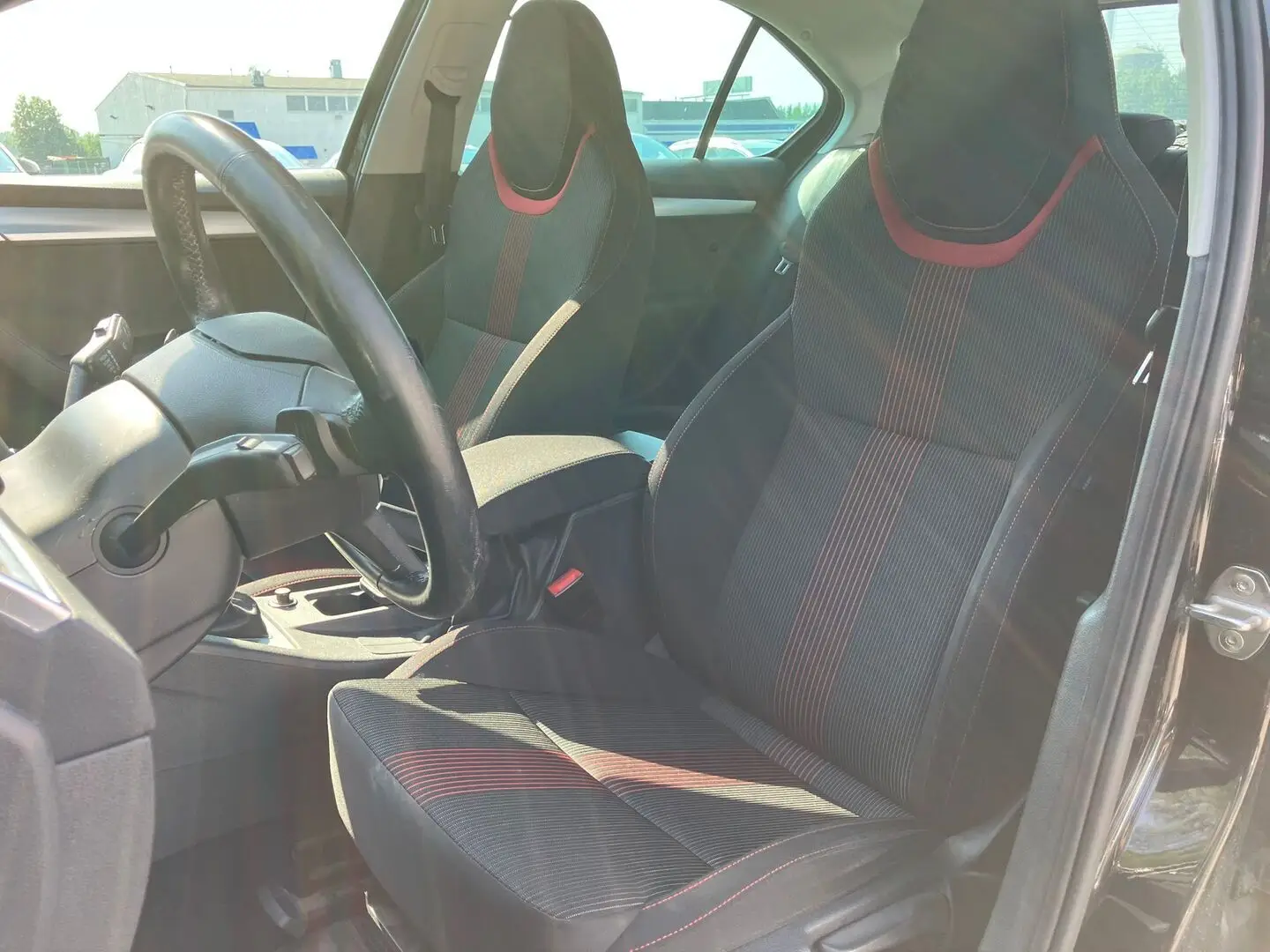 Car Image - sdPKxsGzL9kKH438wTOgi