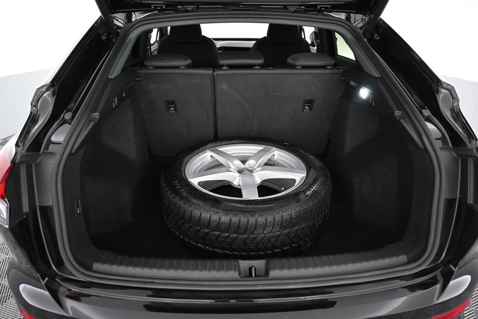 Car Image - 4v81kHMqxU1VzlkBV3450x