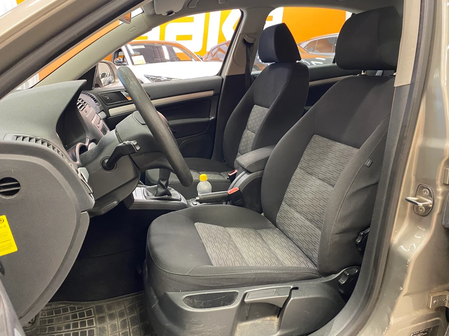 Car Image - 7DFJCM370WzvwuTRuVuVd7