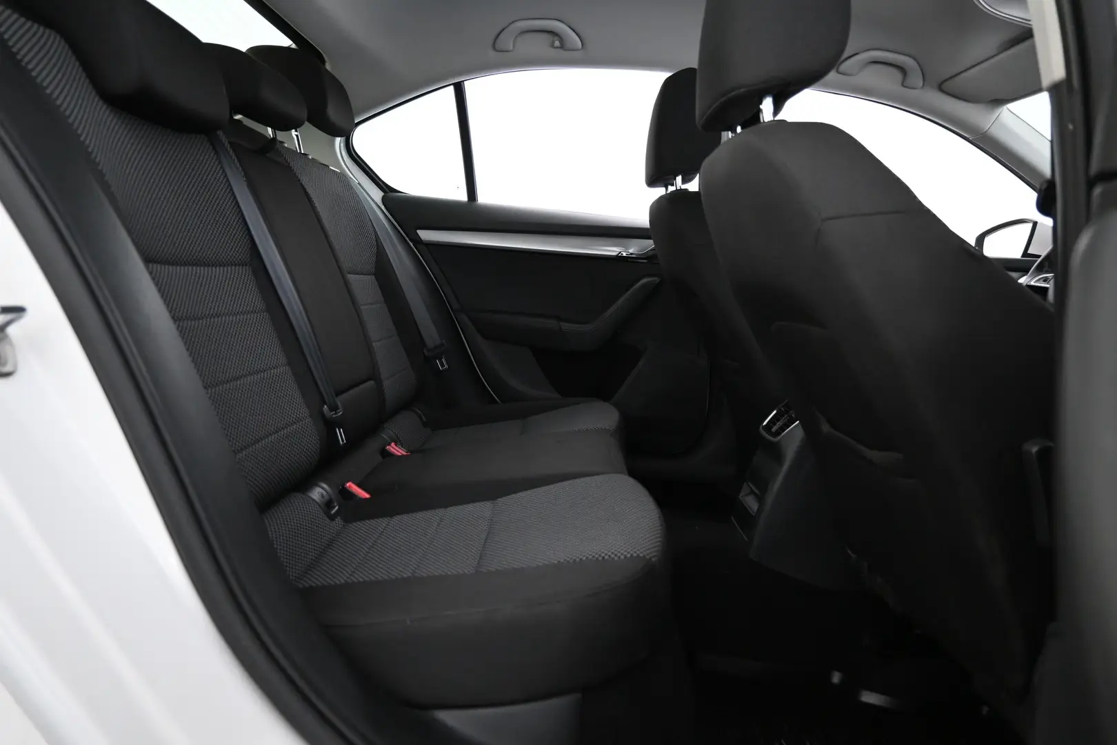 Car Image - 63QWKhyOR99r1KpbvjrjHJ