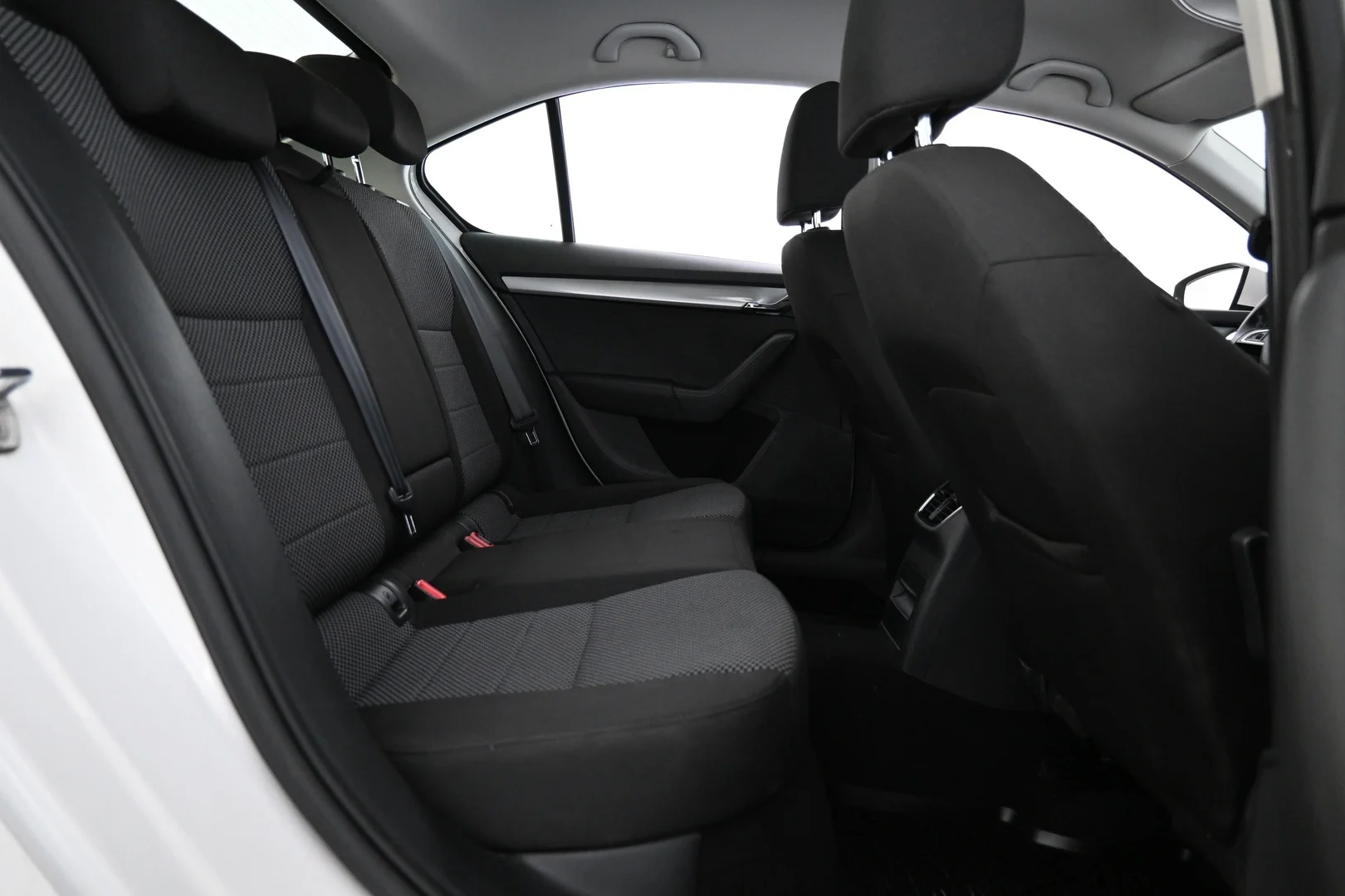 Car Image - 63QWKhyOR99r1KpbvjrjHJ