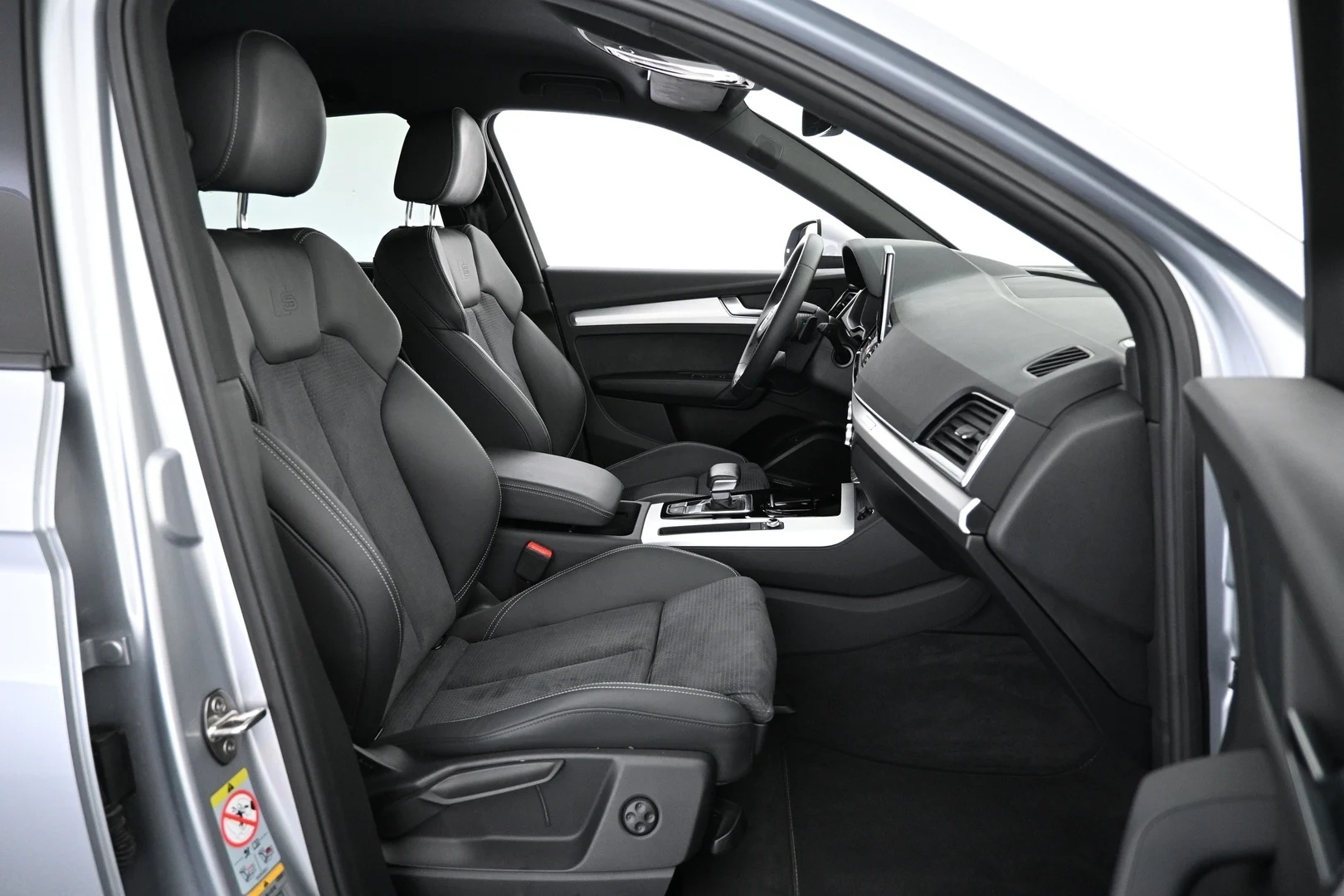 Car Image - UTy6WMBiQnPrLeidCslGO