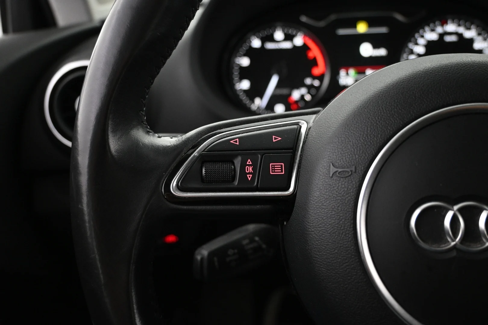 Car Image - 4U4EQKwDX3VPUfxxL0tqkM