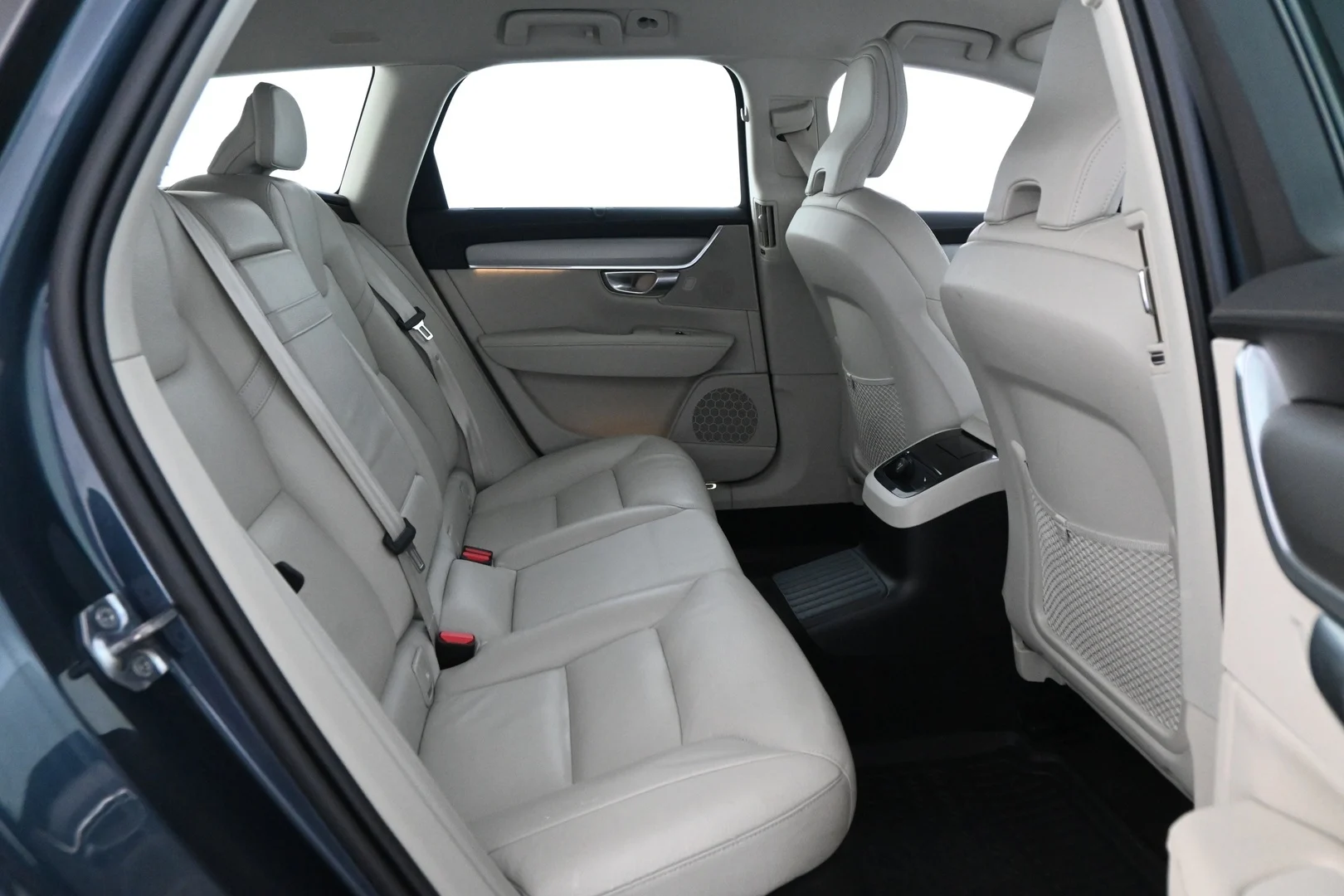 Car Image - 6iL4nPhr9tCnTl8vwLKTCo