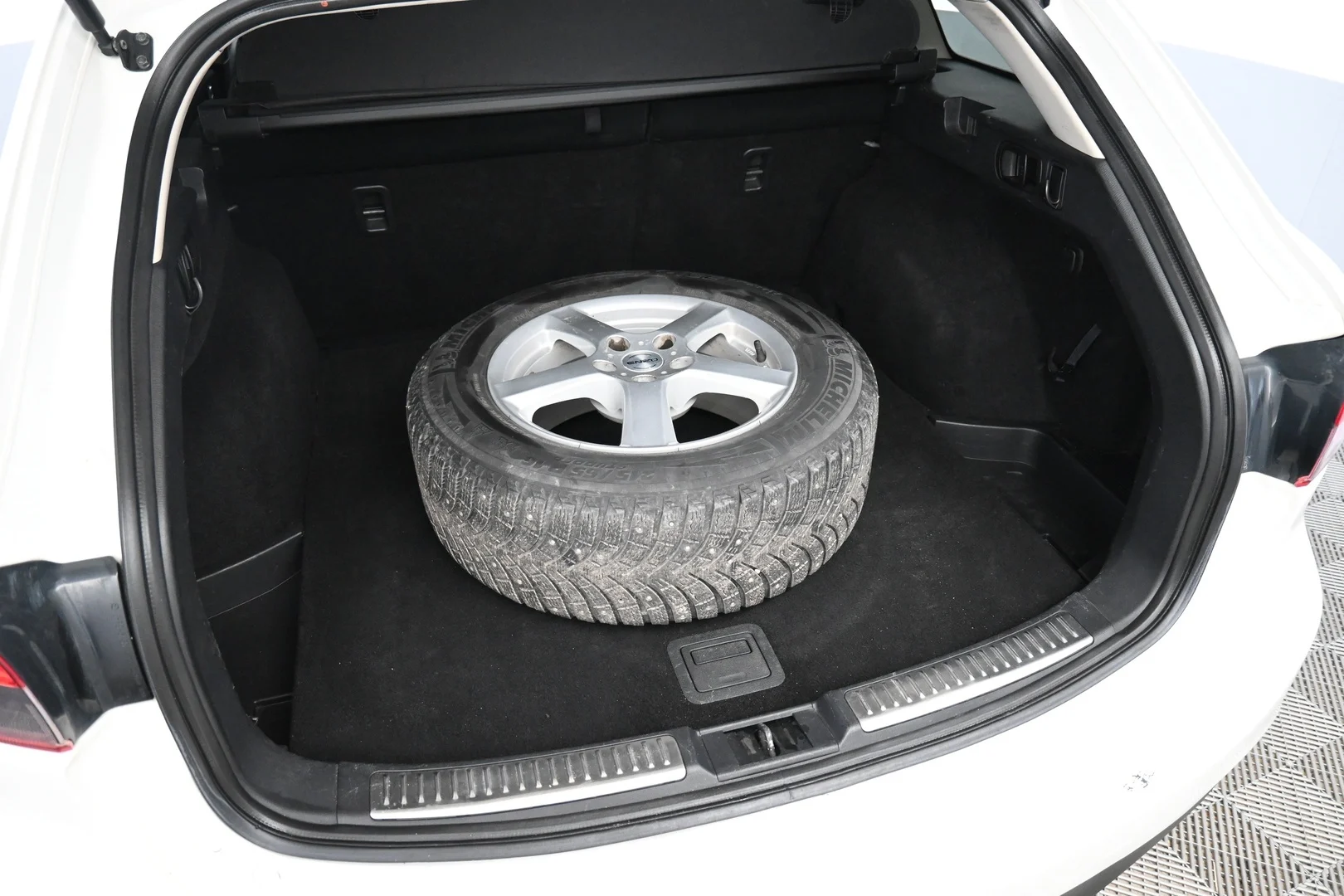 Car Image - 1OraFWlNB6xds5YJXJrpKw