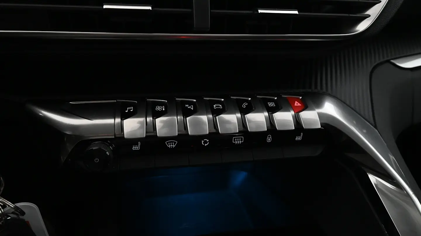 Car Image - 4ZQe2mzEq3YhB10Mxc7mvJ