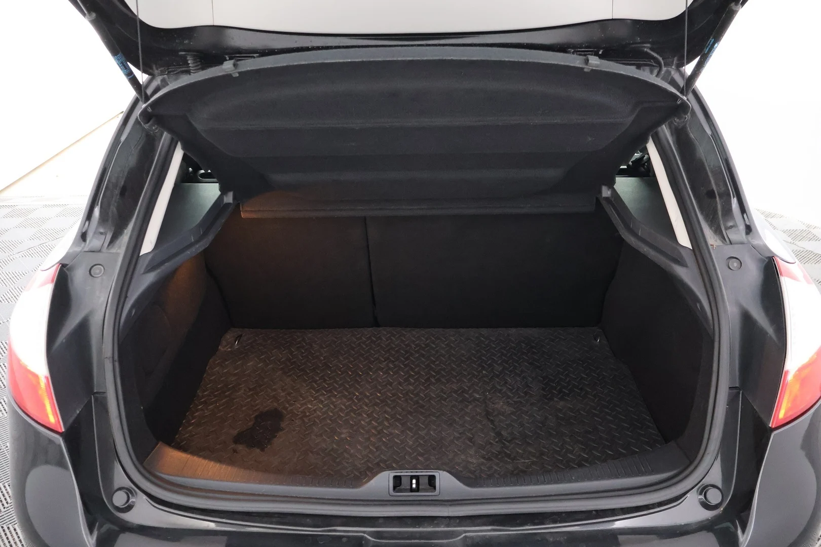 Car Image - ibU7YOPhHY94EnxXqRiM5