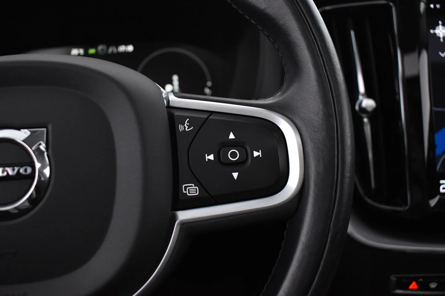 Car Image - 3P1RCyyC8KUG34oB8MzfAJ