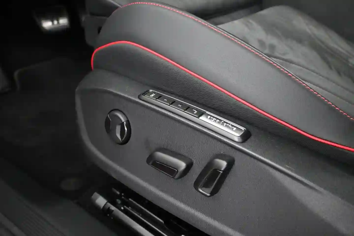 Car Image - 4yYGqEBwZl164CDc6fuS53