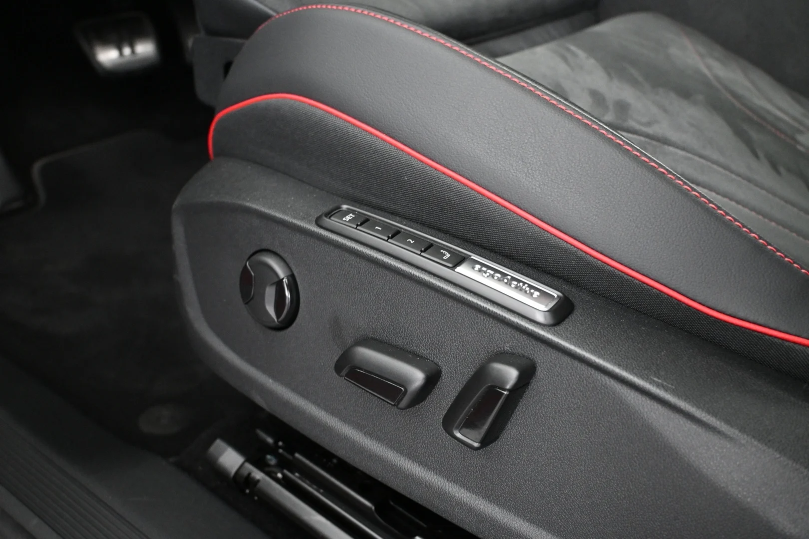 Car Image - 4yYGqEBwZl164CDc6fuS53