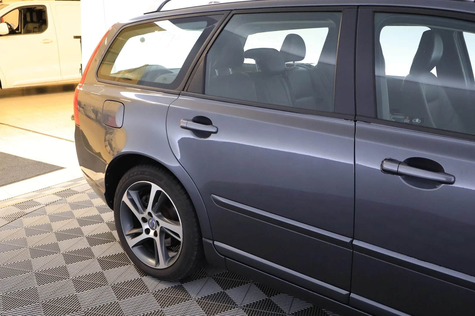 Car Image - 61fzXC22VIRG5Pcg0edMNV