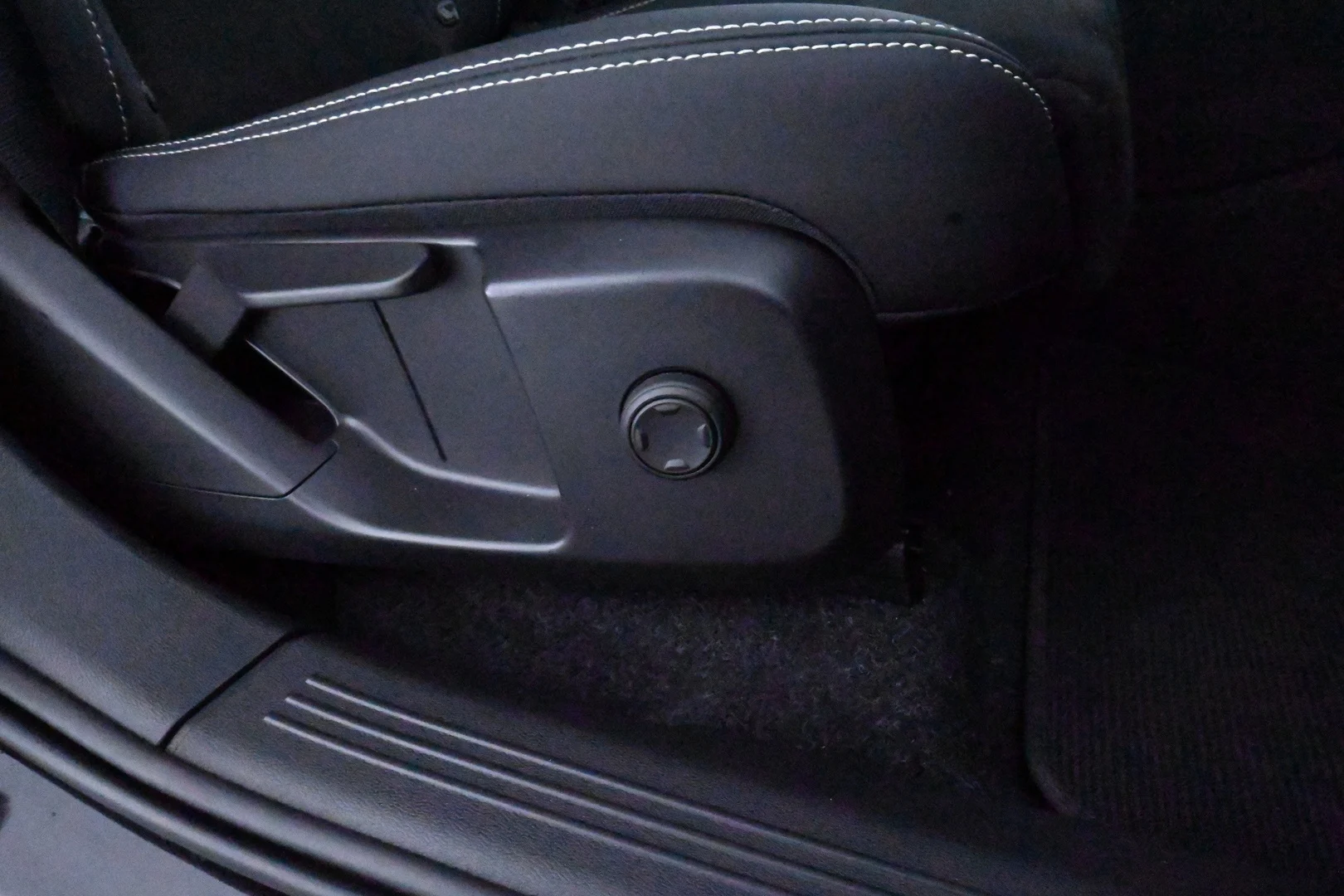 Car Image - 21mVevpF2ycLdU1Axkq1Yf