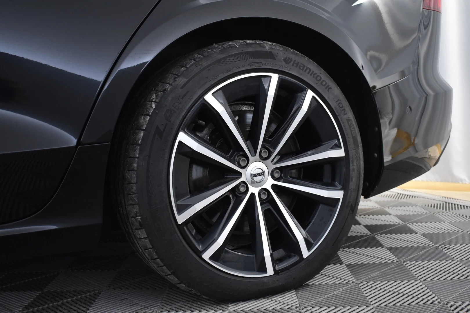 Car Image - 4WnqqSWH00hcIwQev0c6mD