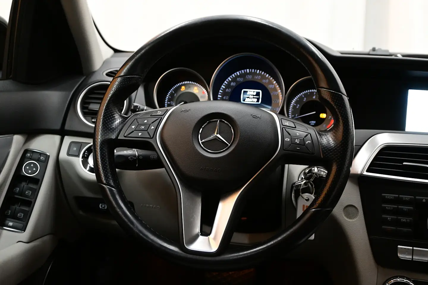 Car Image - 3fWj8c9gbLnb9A818AOroy