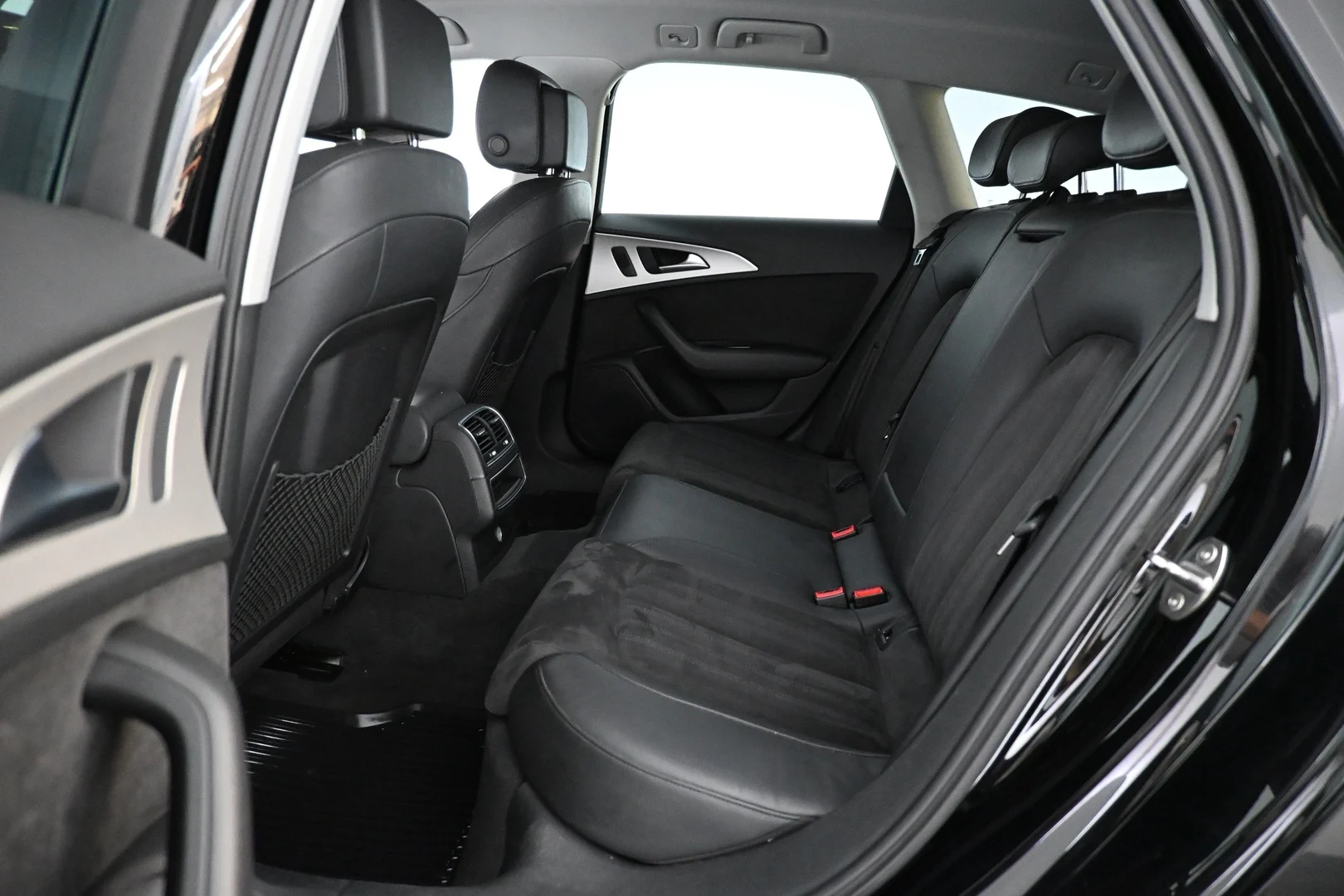 Car Image - 4diISf0L81PBO1rzYW2tr8