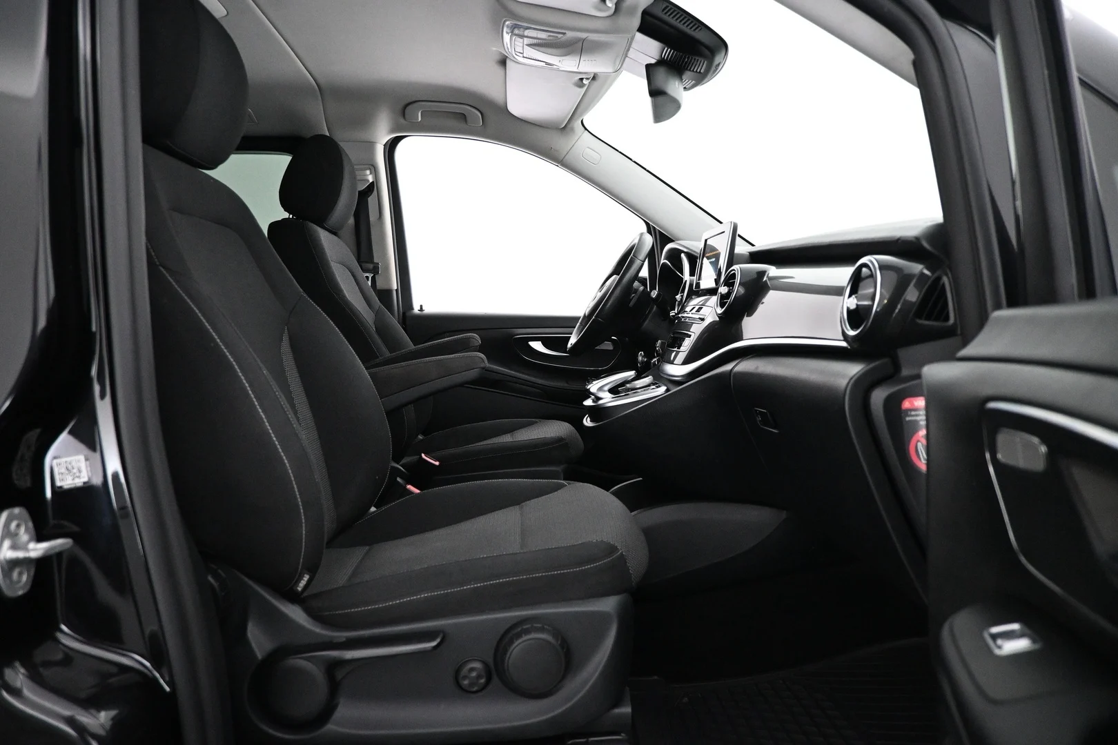 Car Image - 6VKJOyaOFZBEtN715h3iex