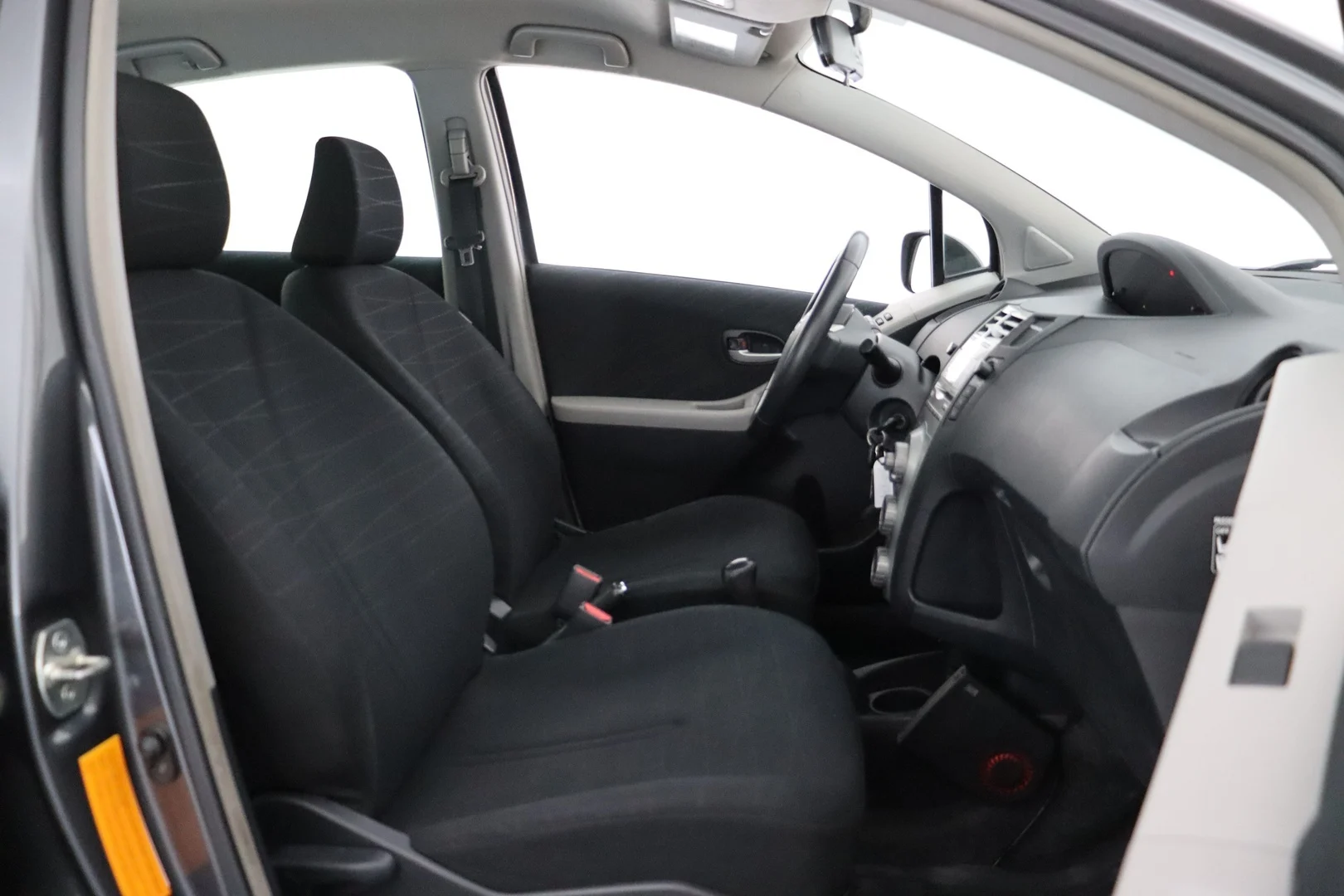 Car Image - 01HWWn6xYUt7cYNBoKXdXM