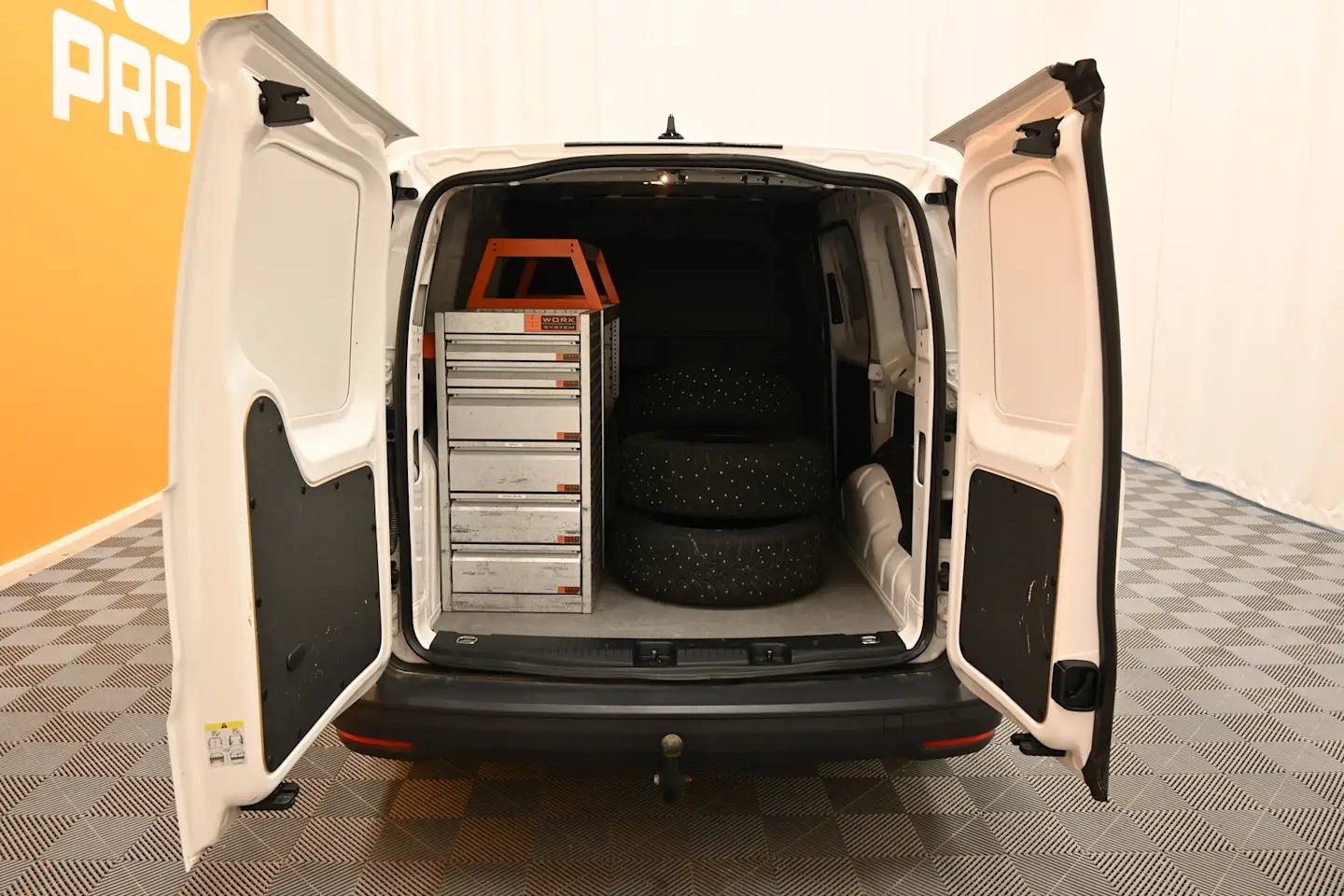 Car Image - 2t0pJD5E1xSzvaCYnbWIEj