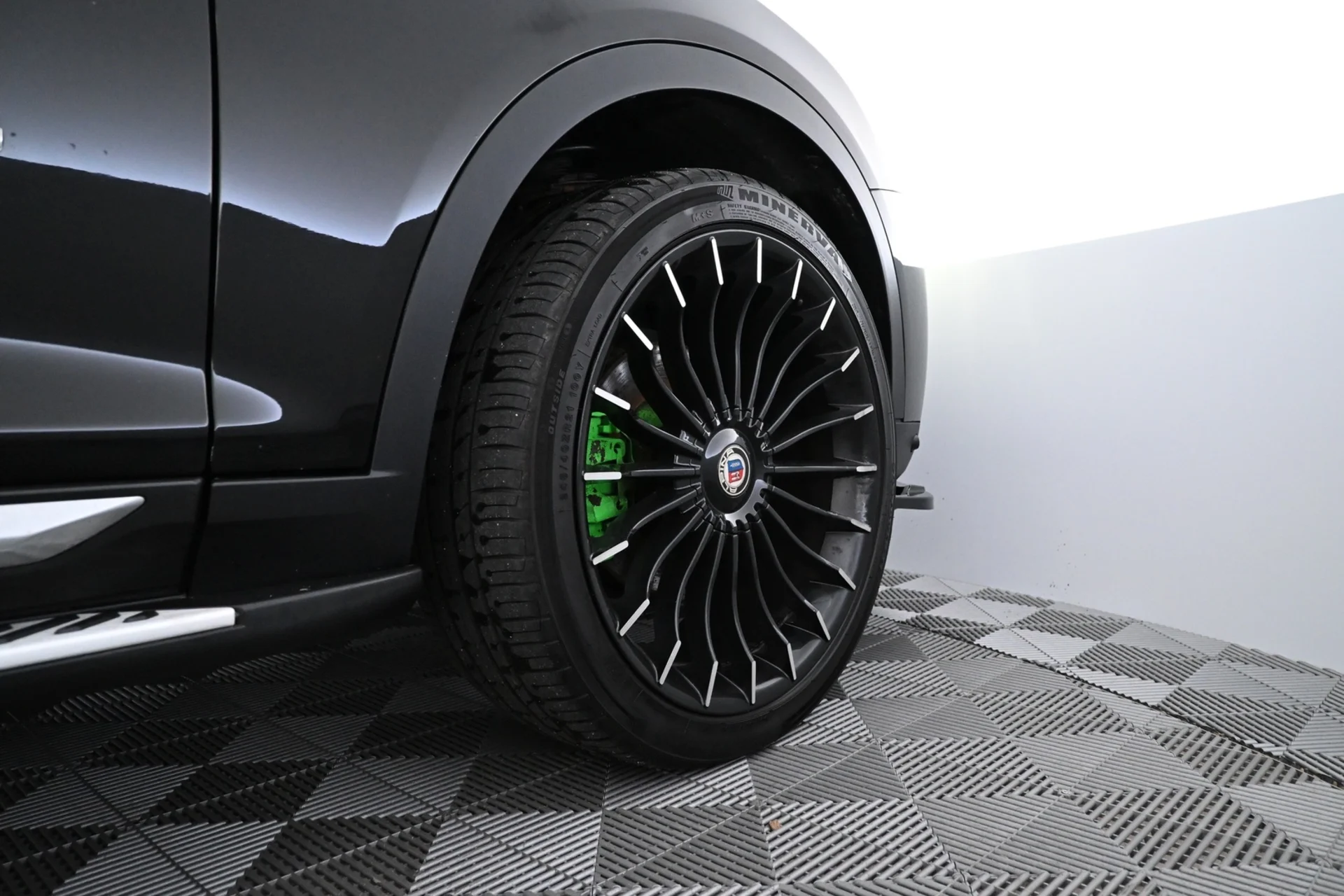 Car Image - 7LIOgXofsTNtxZNjx0lpnx