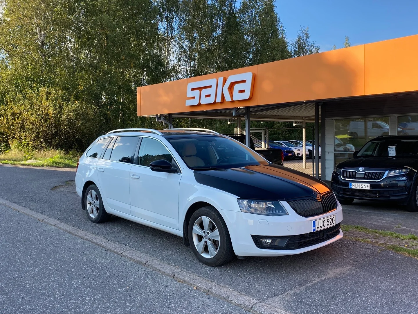 Car Image - 1D1hCris7iIQ37QVWdXhfO