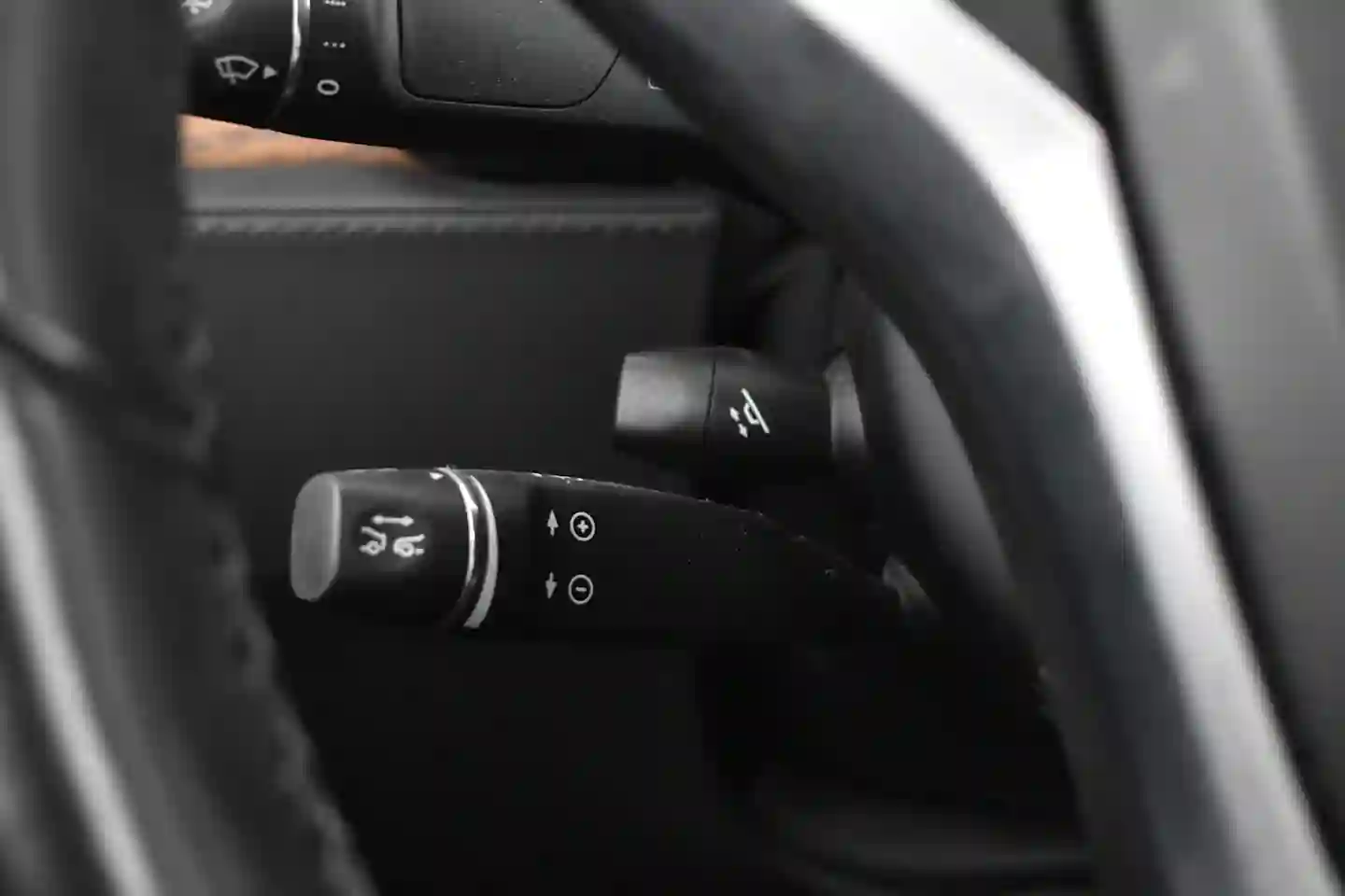 Car Image - 3YQEq5qONcXinWyDLMH2DL