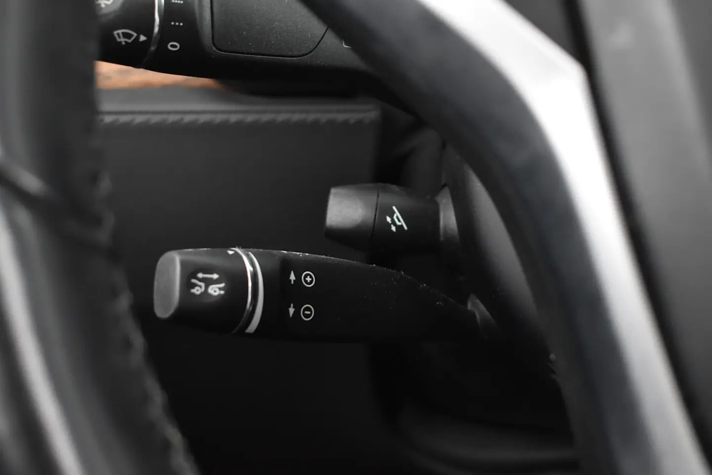 Car Image - 3YQEq5qONcXinWyDLMH2DL
