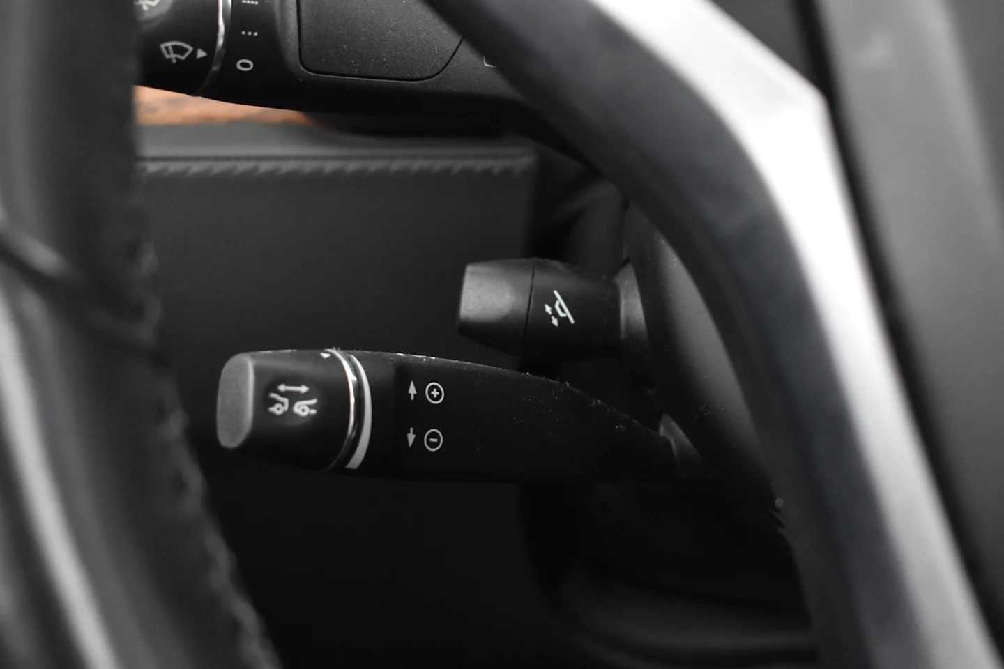 Car Image - 3YQEq5qONcXinWyDLMH2DL