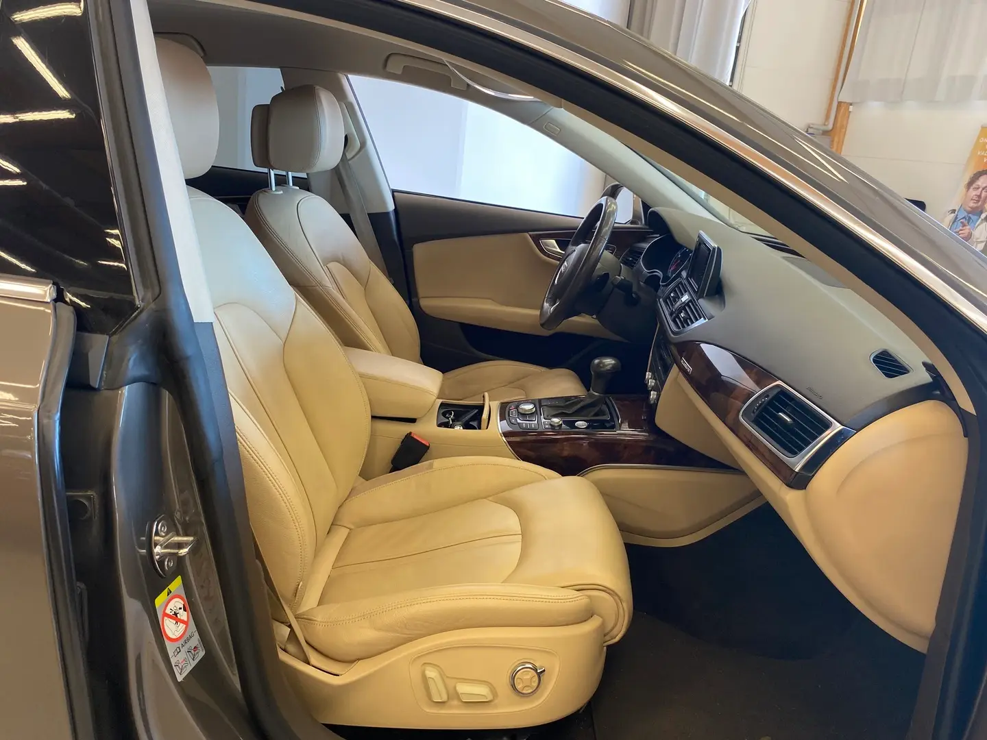 Car Image - 7Gj14O4VX36msYuf3JEw6K